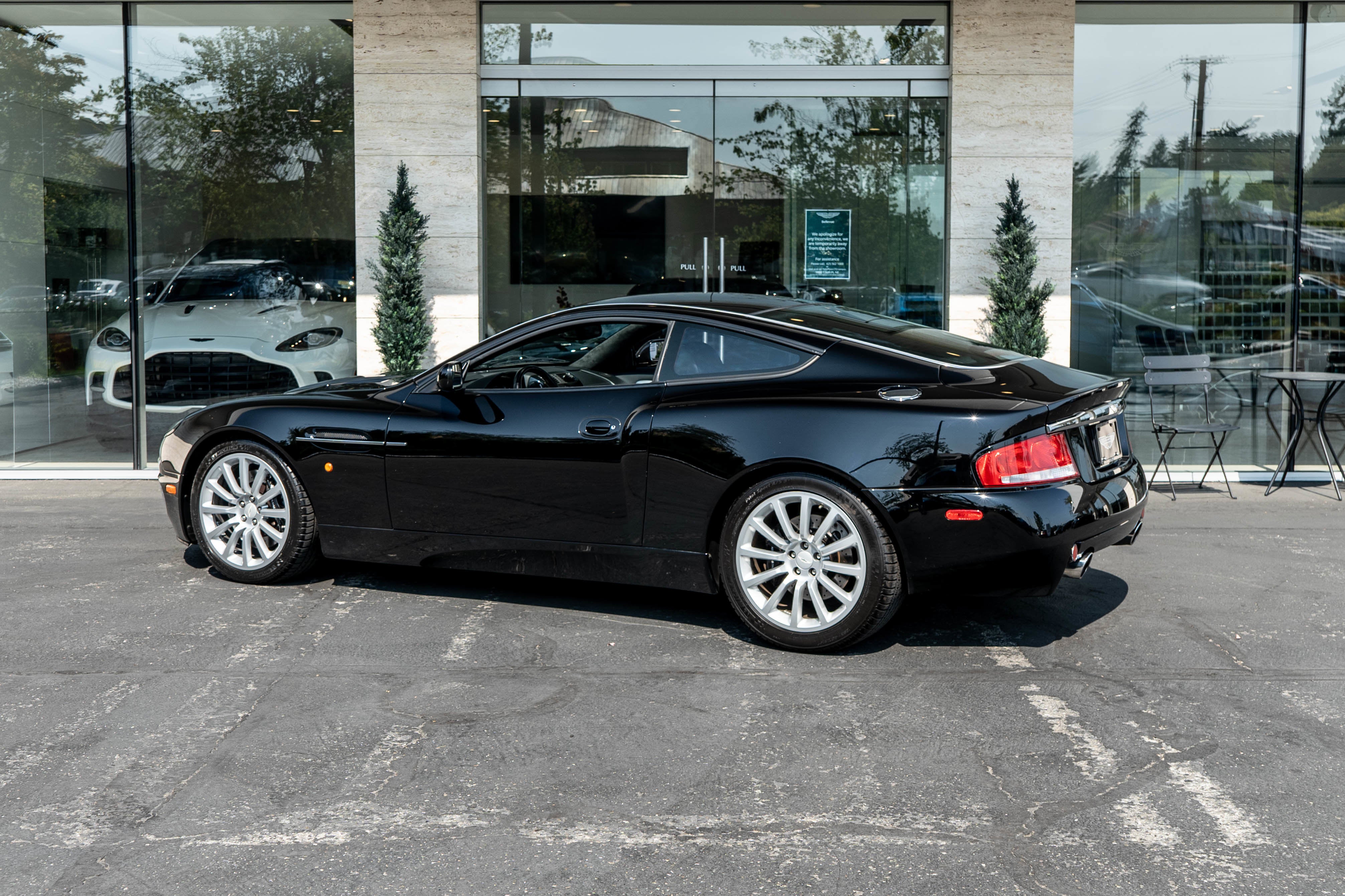 2002 Aston Martin Vanquish 2dr Cpe