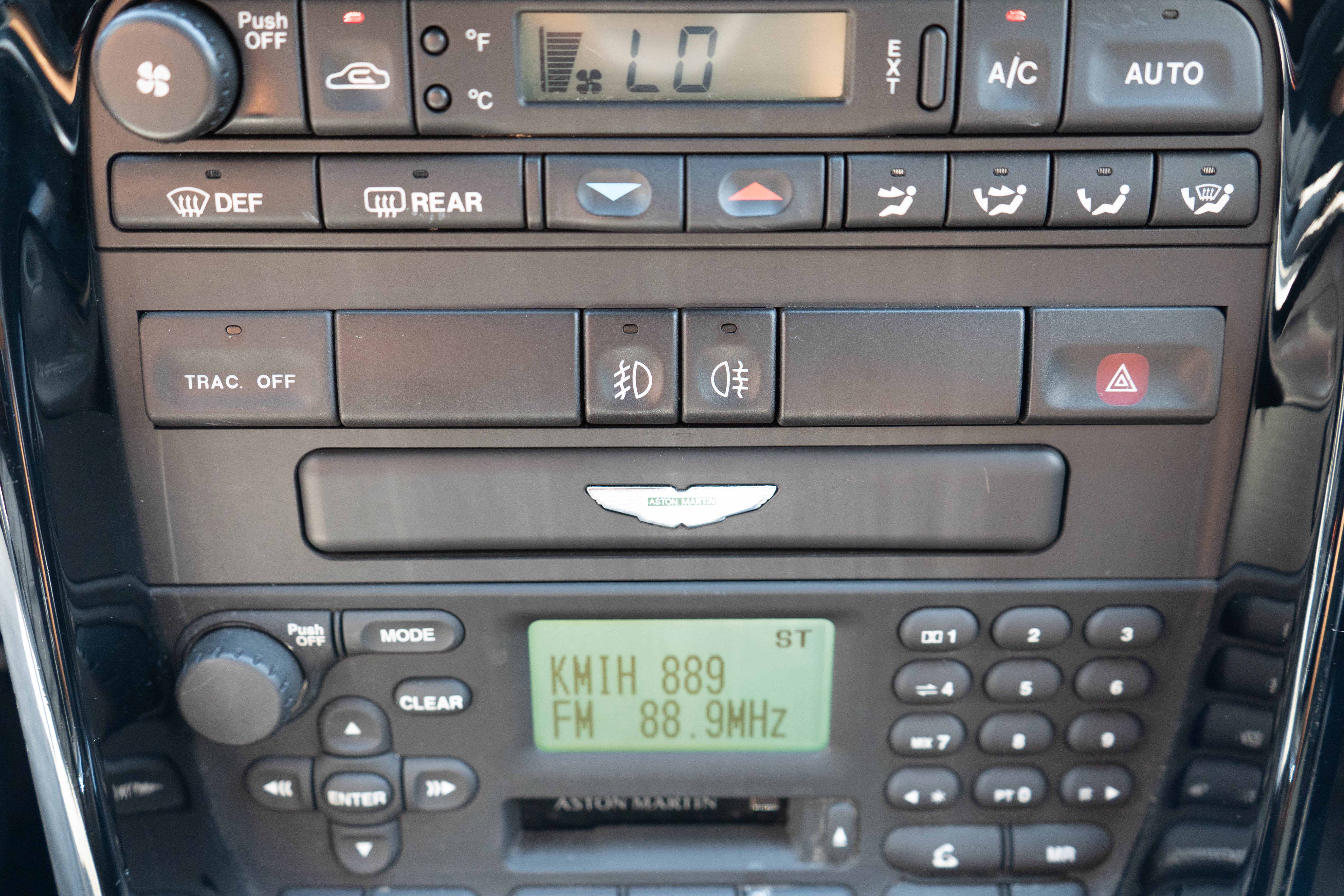 2002 Aston Martin Vanquish 2dr Cpe