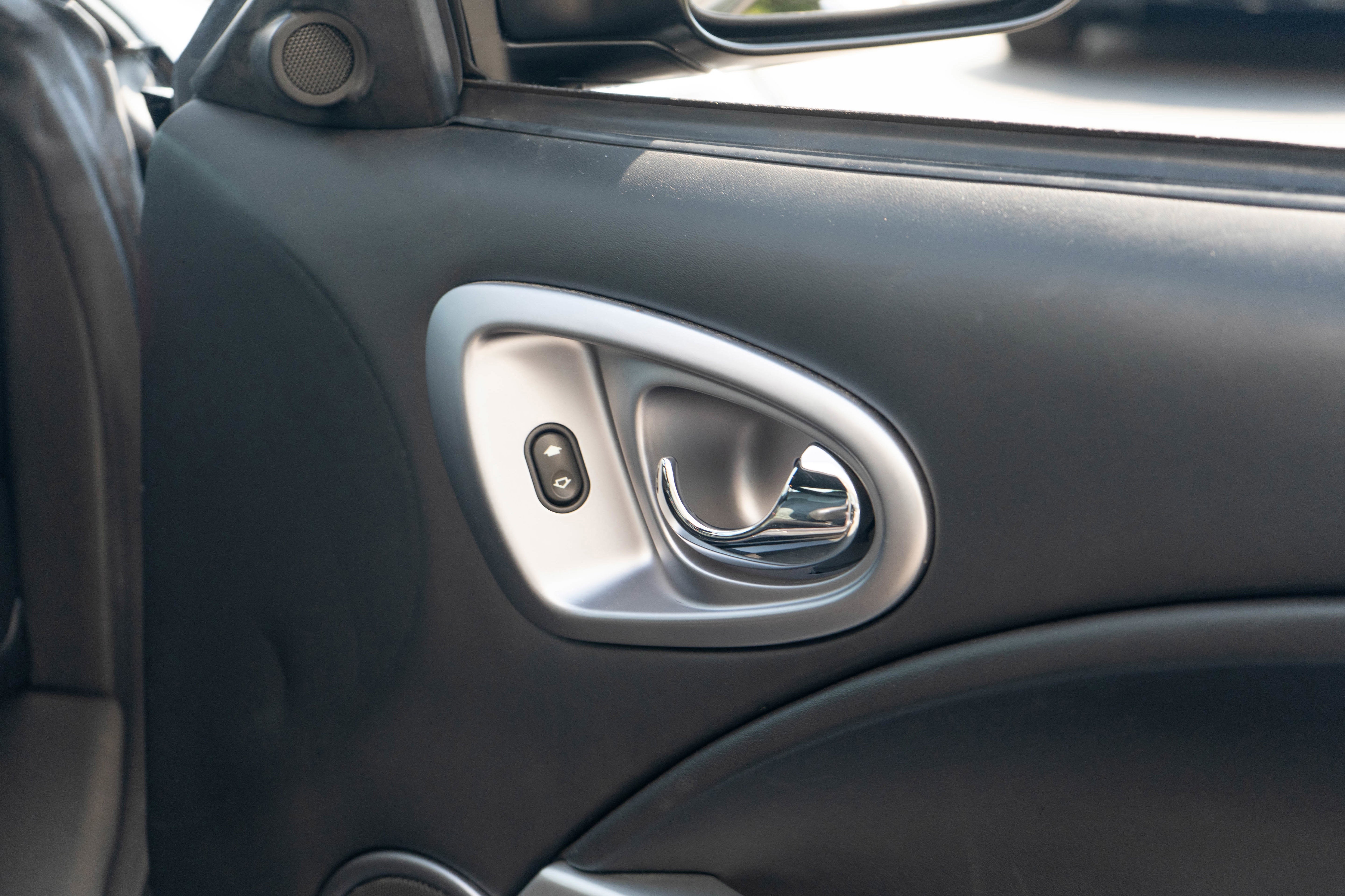 2002 Aston Martin Vanquish 2dr Cpe