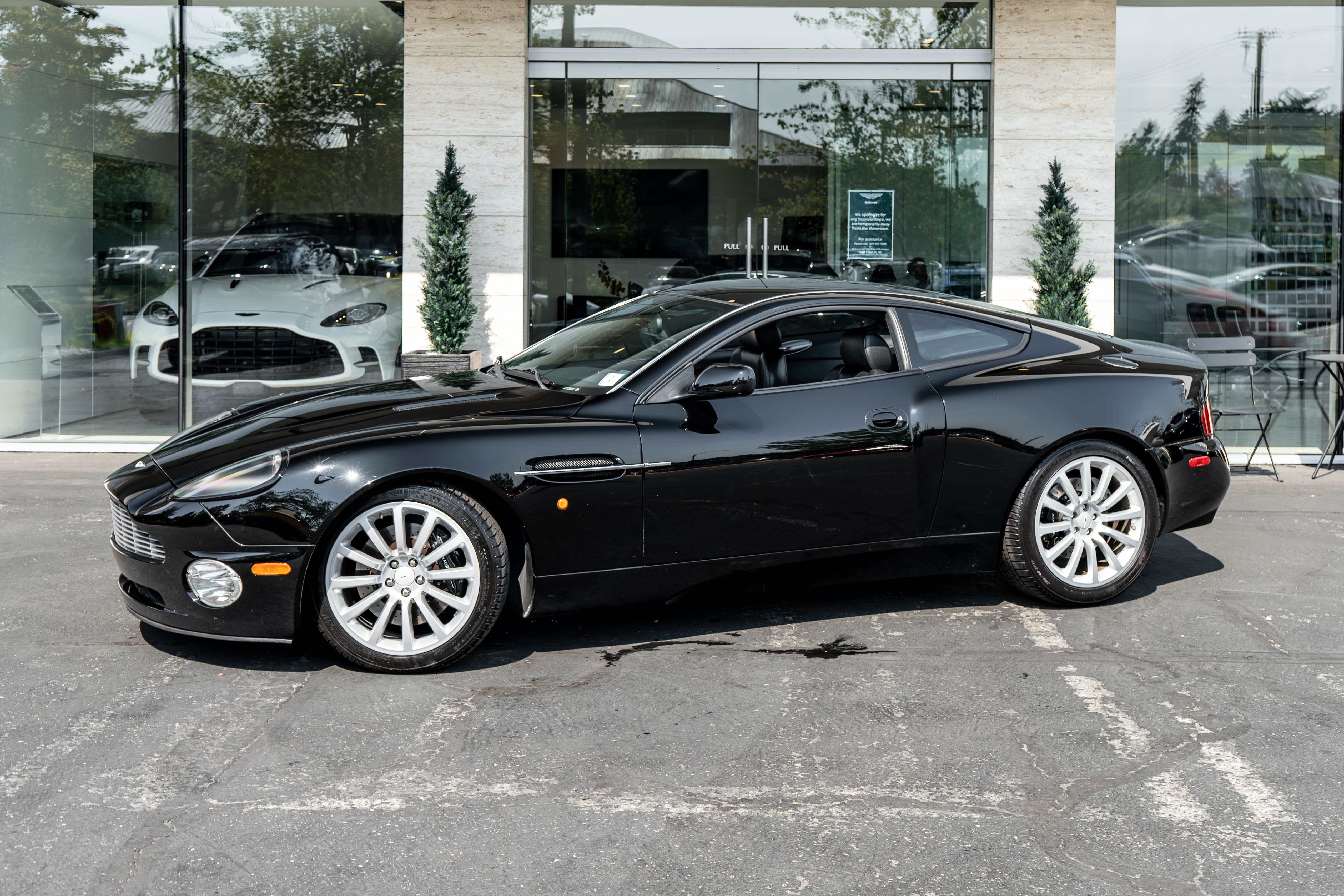 2002 Aston Martin Vanquish 2dr Cpe