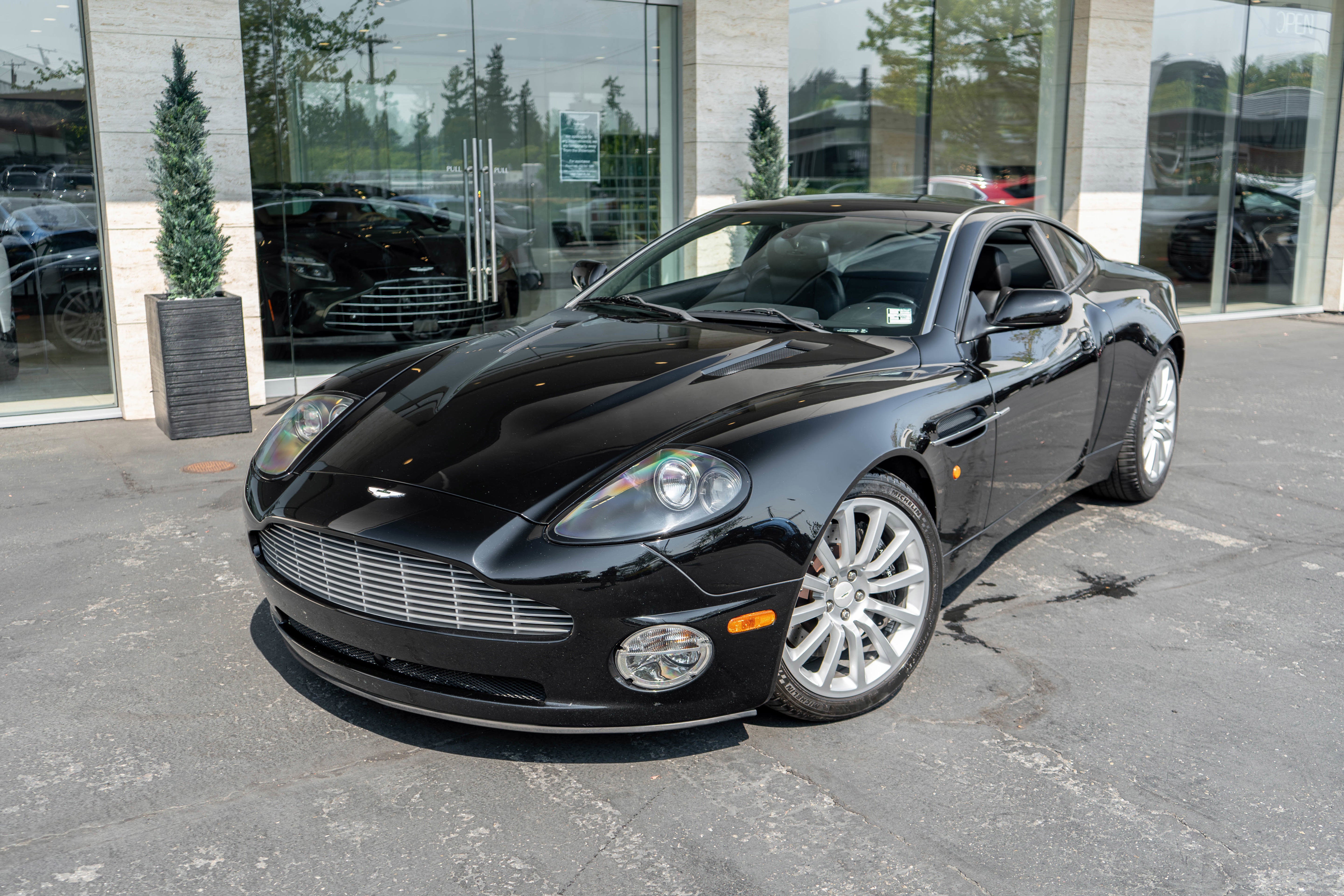 2002 Aston Martin Vanquish 2dr Cpe