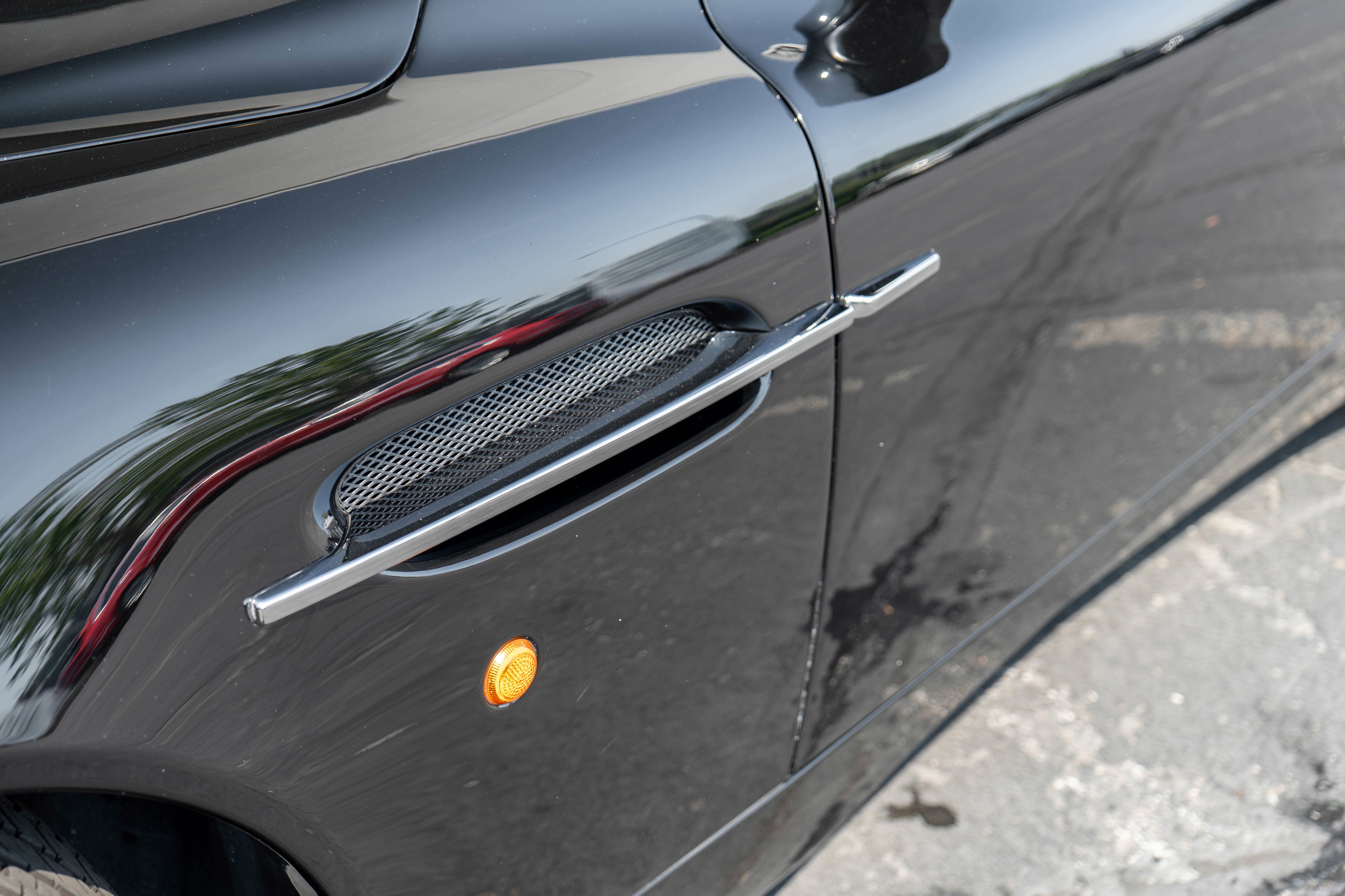 2002 Aston Martin Vanquish 2dr Cpe