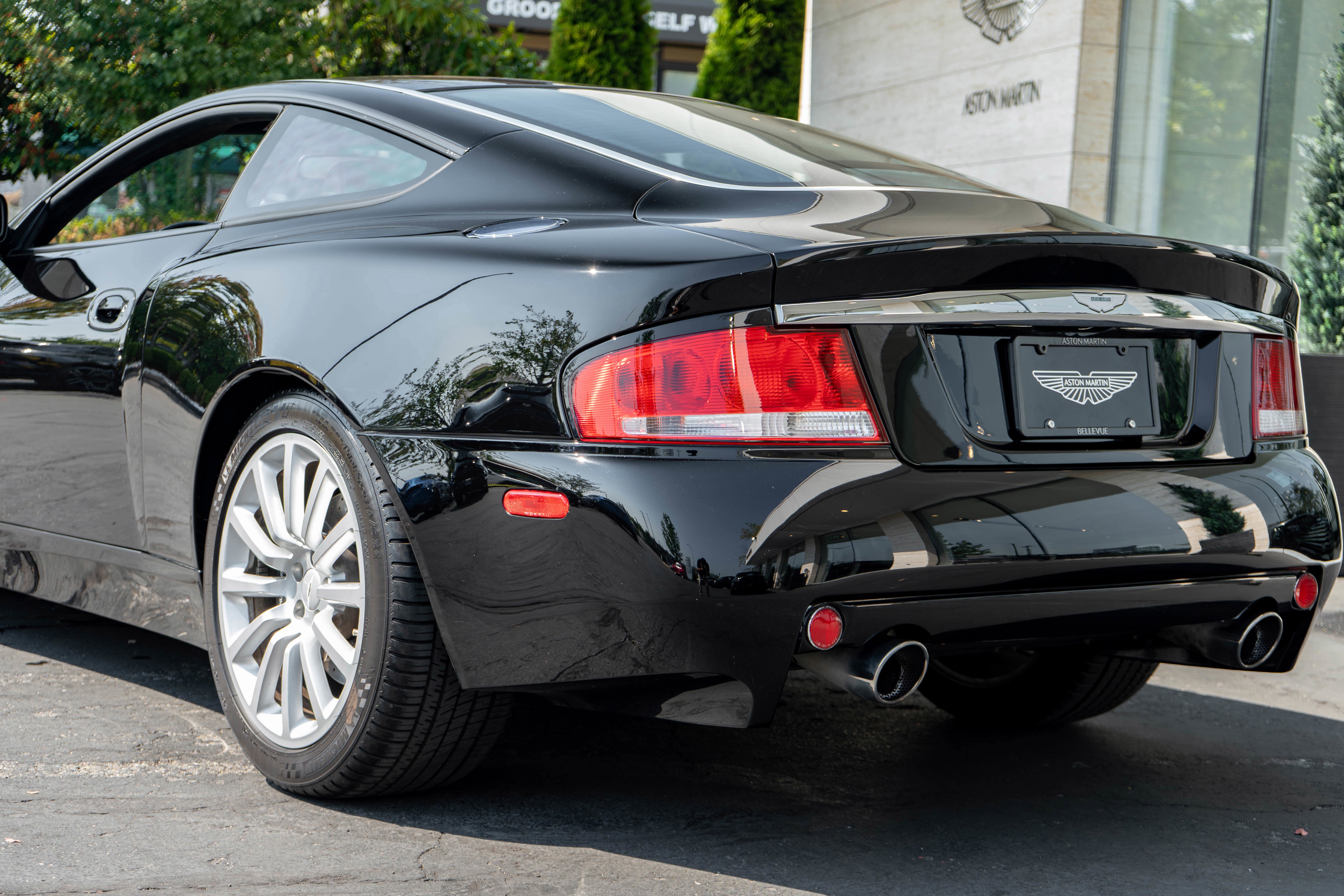 2002 Aston Martin Vanquish 2dr Cpe