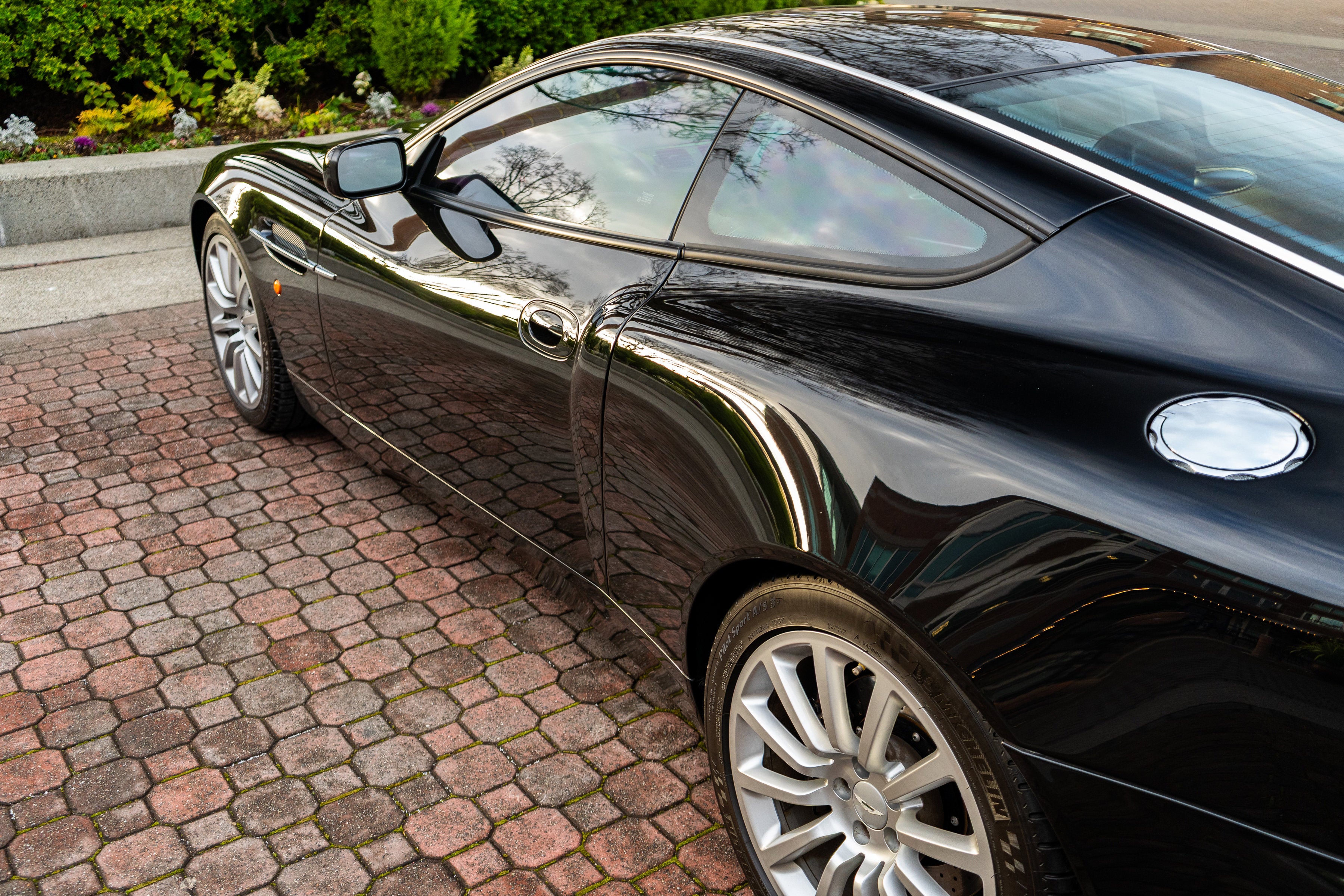 2002 Aston Martin Vanquish 2dr Cpe