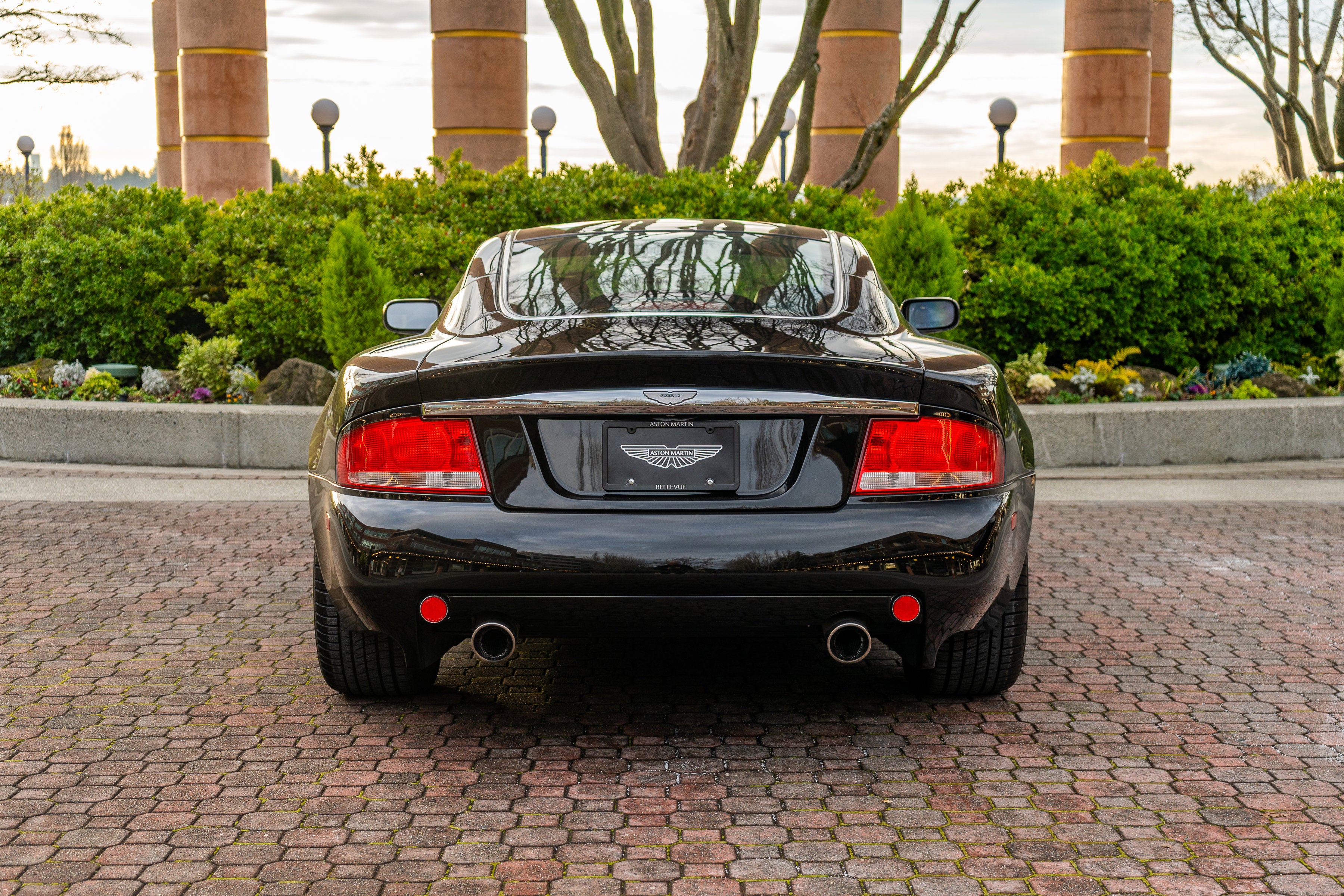 2002 Aston Martin Vanquish 2dr Cpe