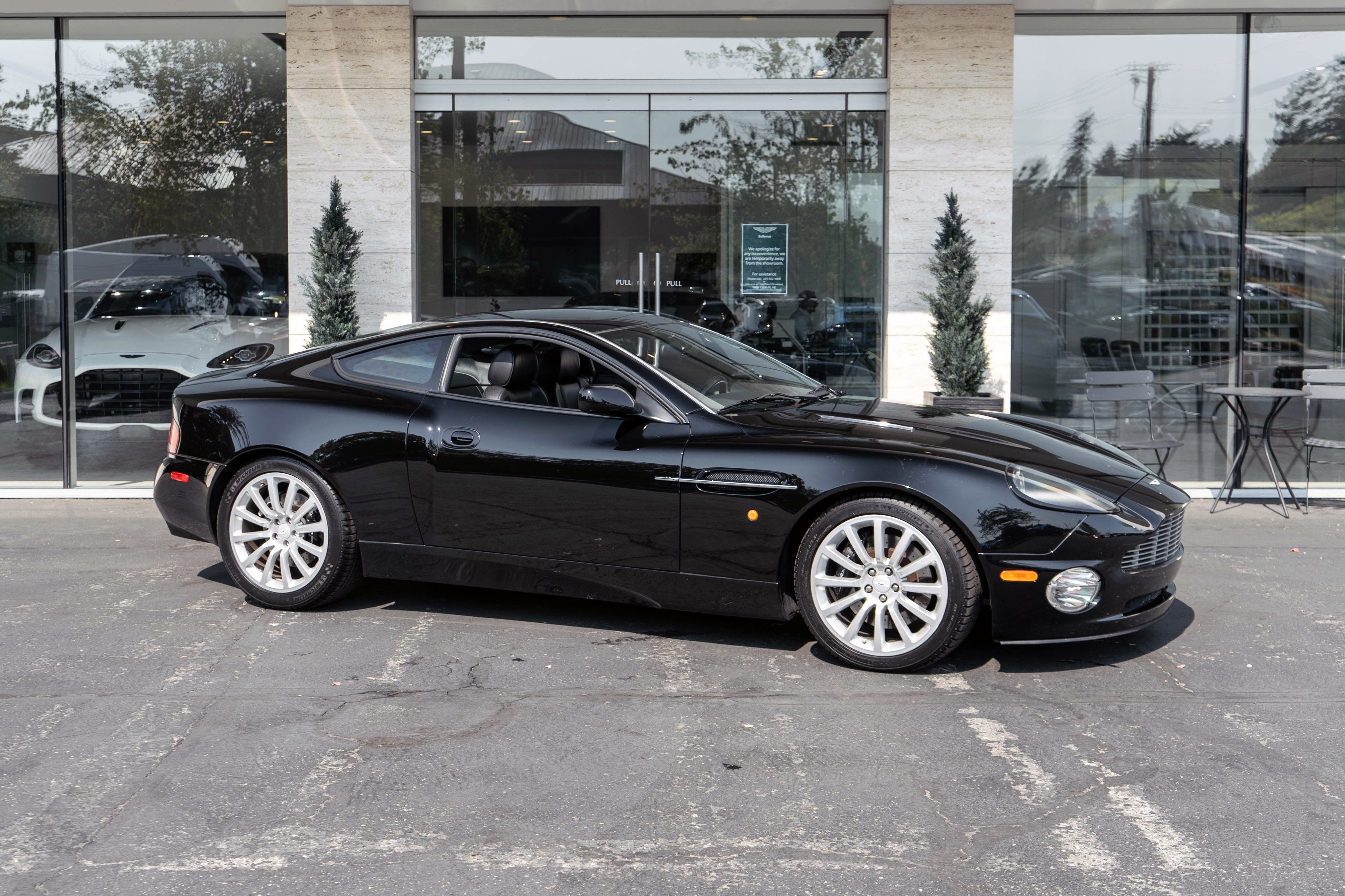 2002 Aston Martin Vanquish 2dr Cpe