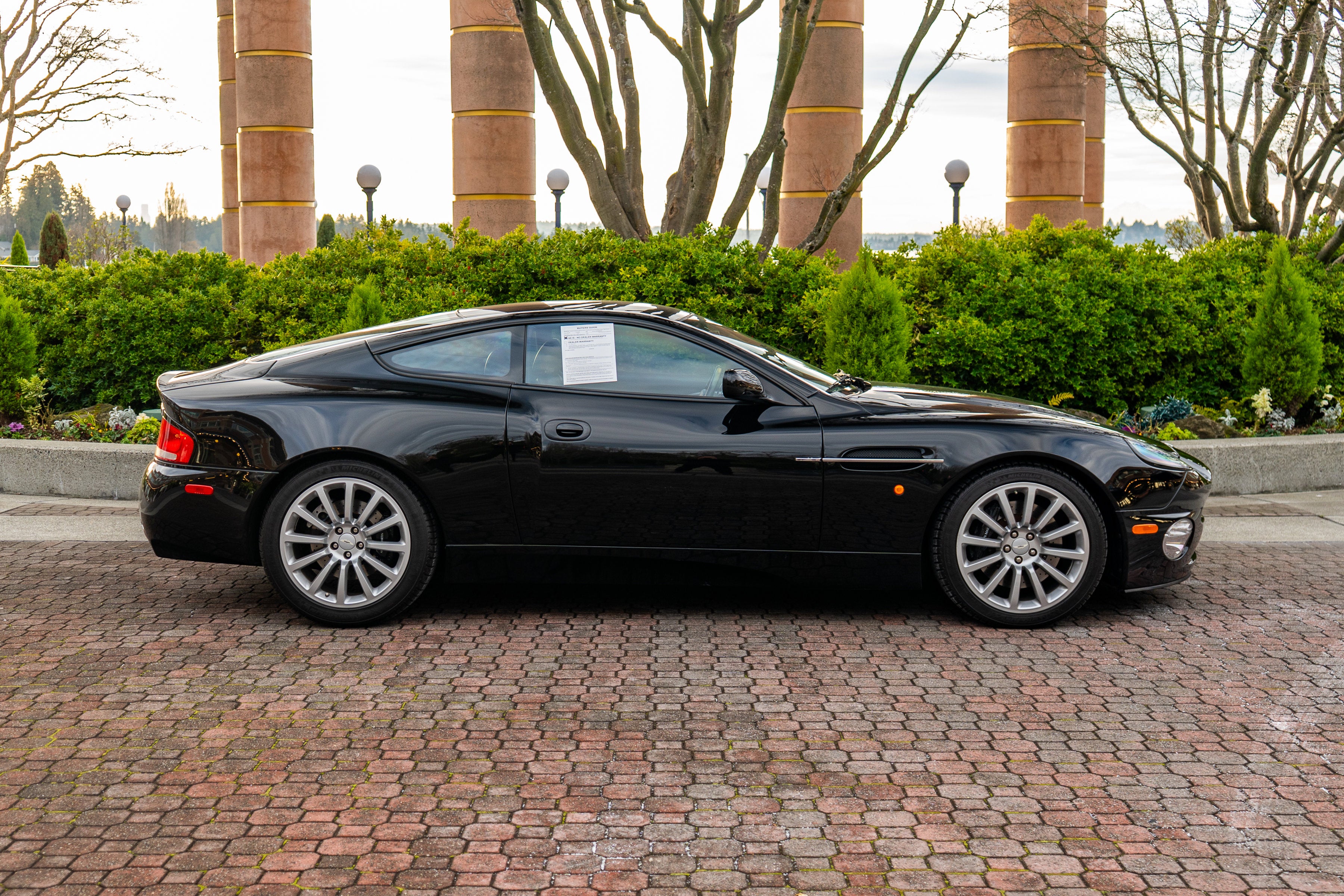 2002 Aston Martin Vanquish 2dr Cpe