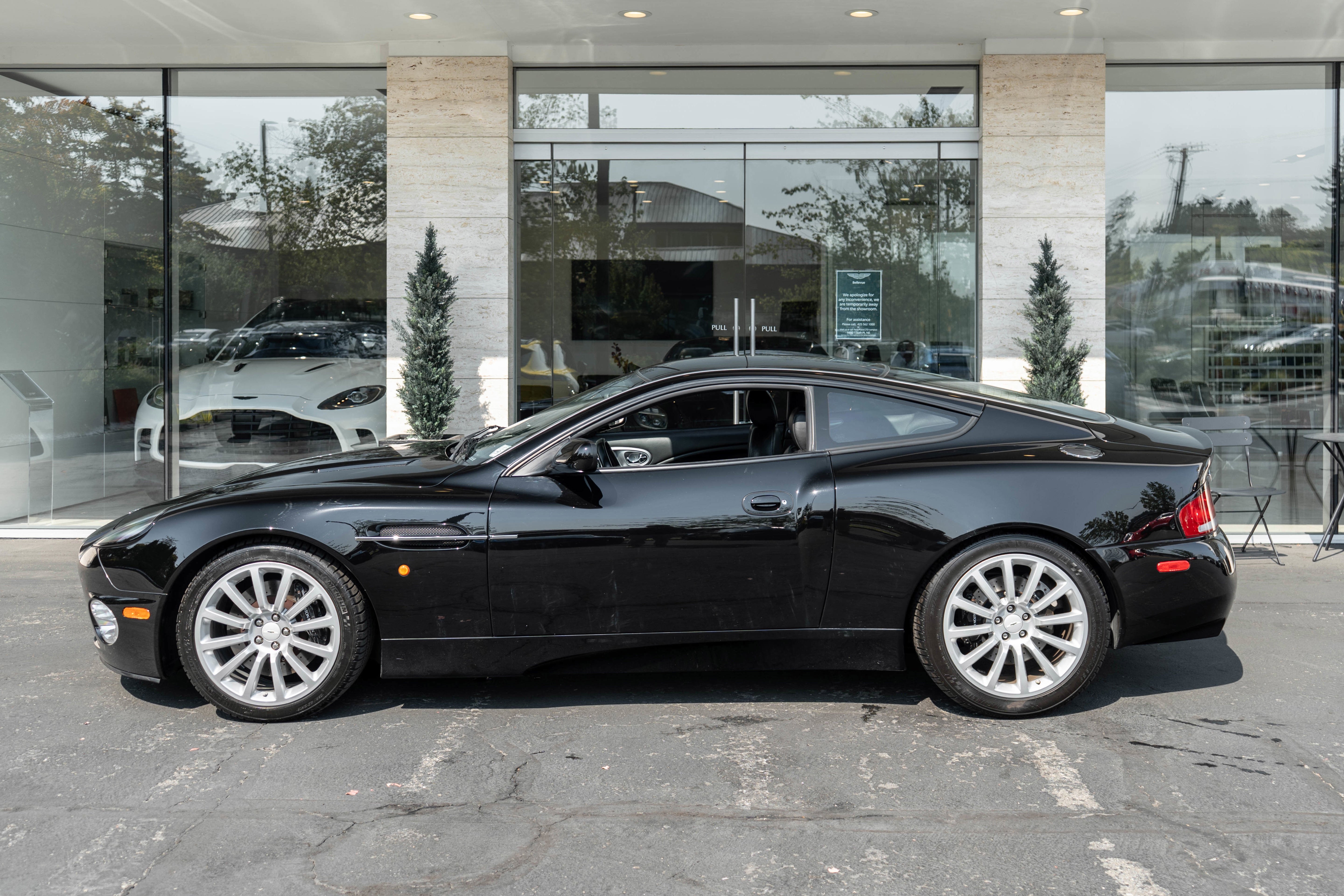 2002 Aston Martin Vanquish 2dr Cpe