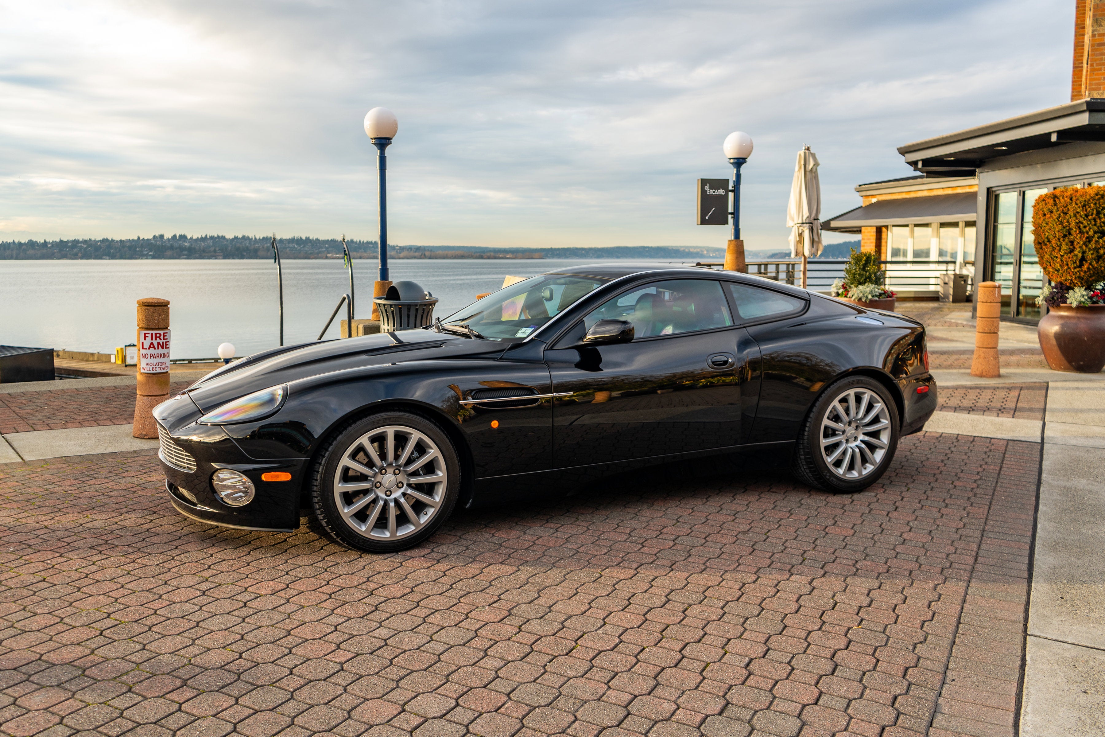 2002 Aston Martin Vanquish 2dr Cpe