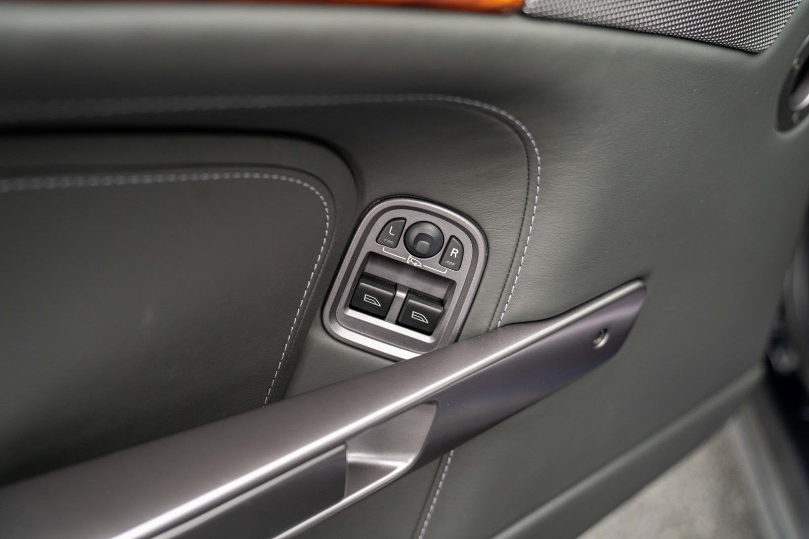 2008 Aston Martin DB9 2dr Cpe Auto