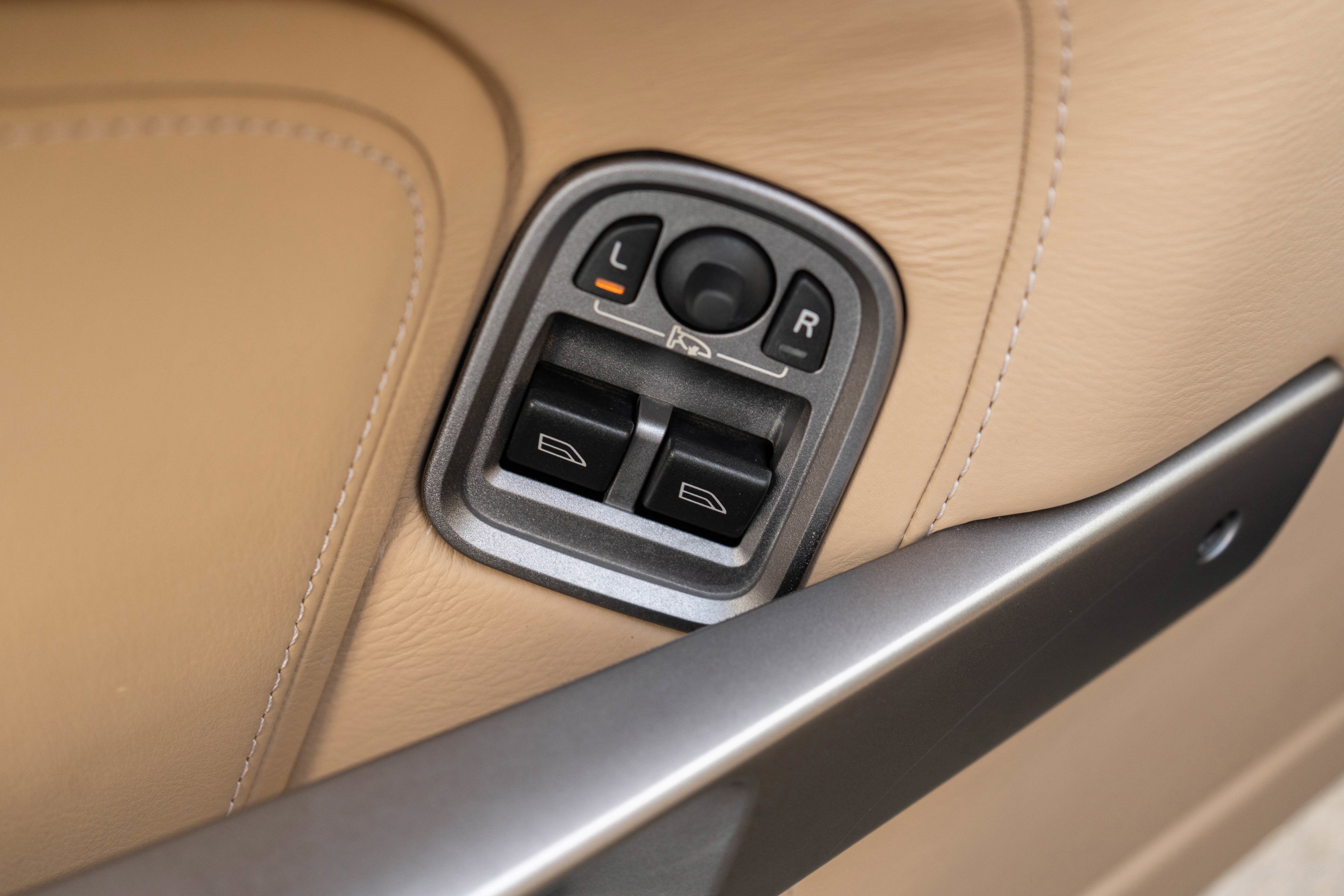 2009 Aston Martin DB9 2dr Volante Auto