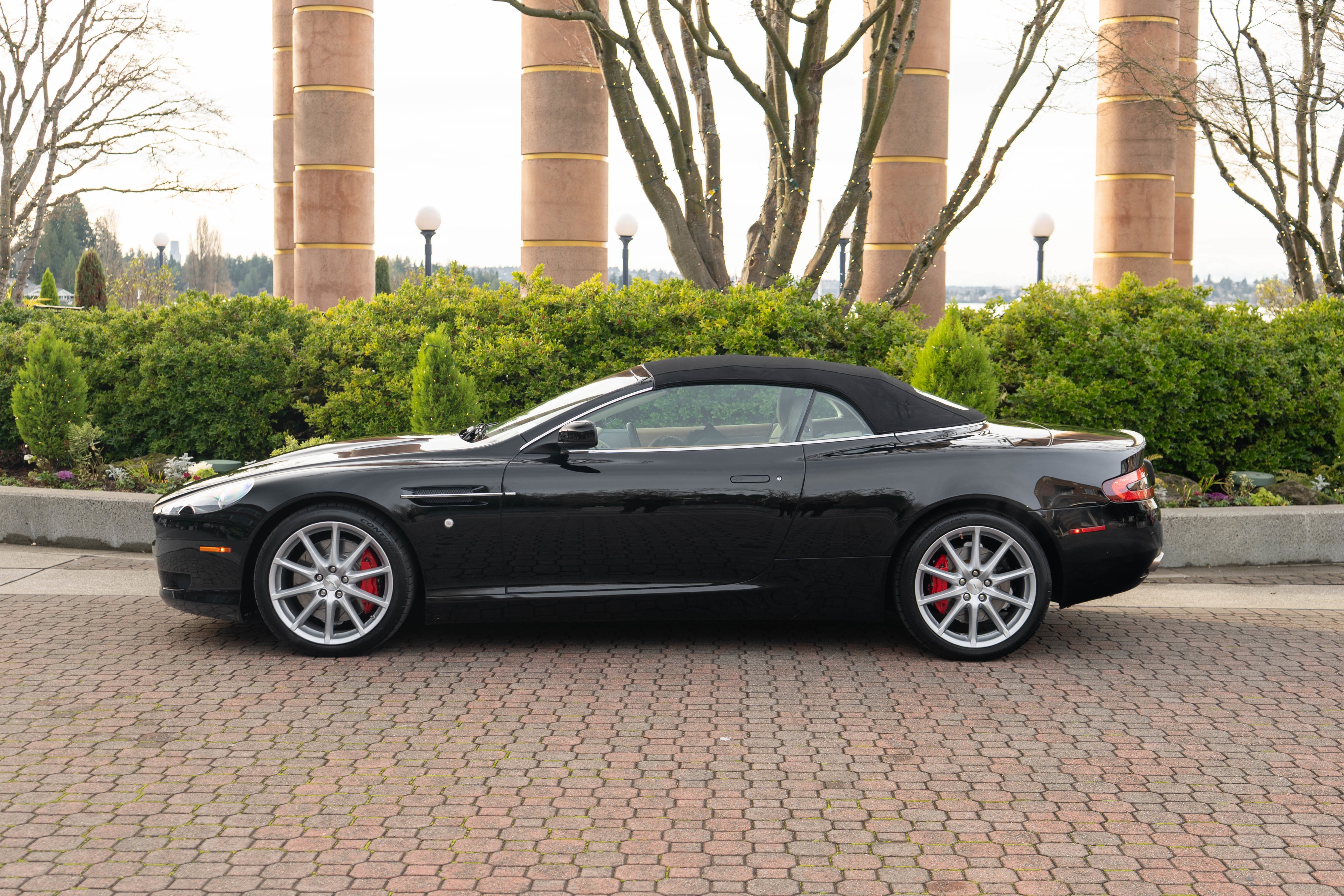 2009 Aston Martin DB9 2dr Volante Auto
