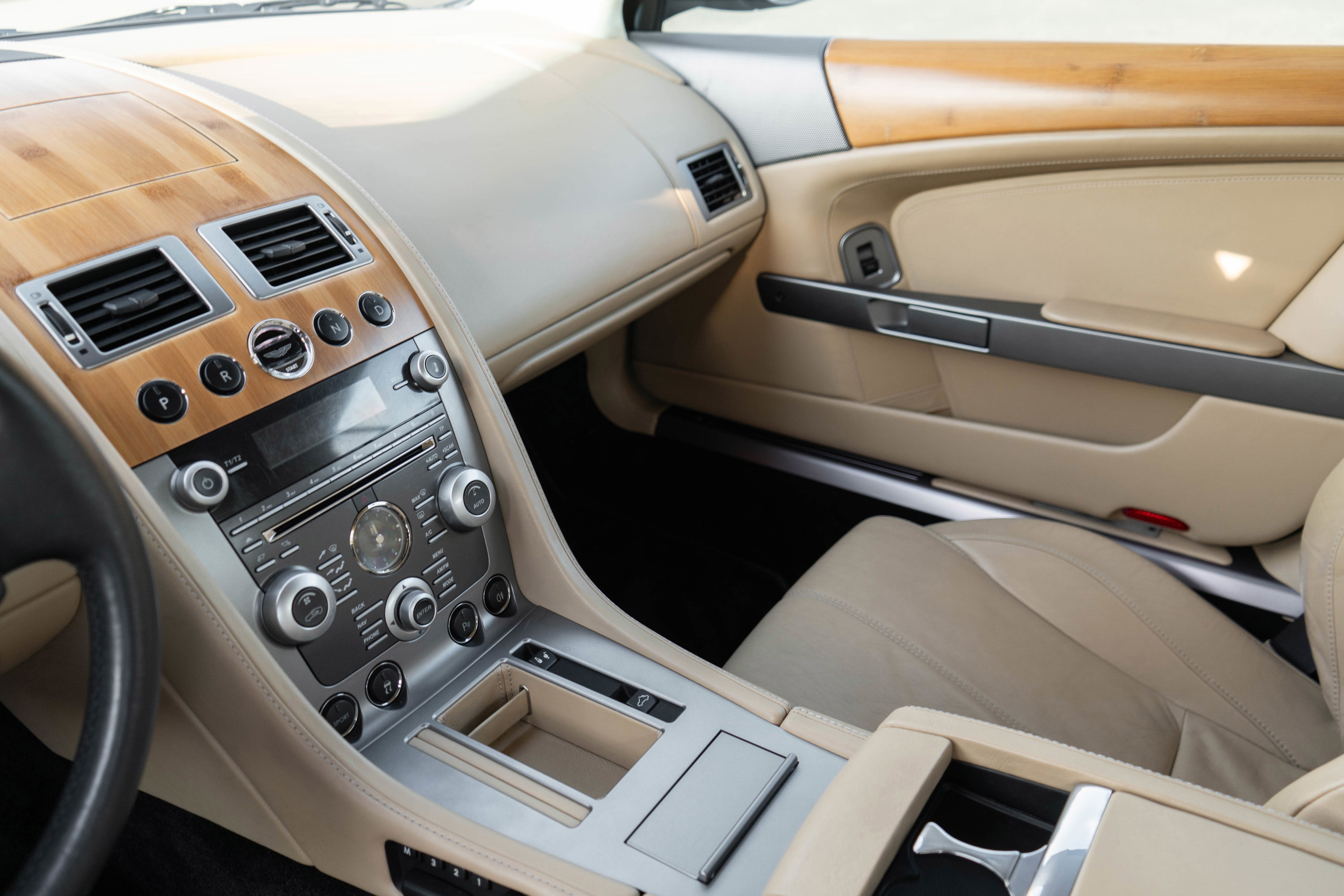 2009 Aston Martin DB9 2dr Volante Auto
