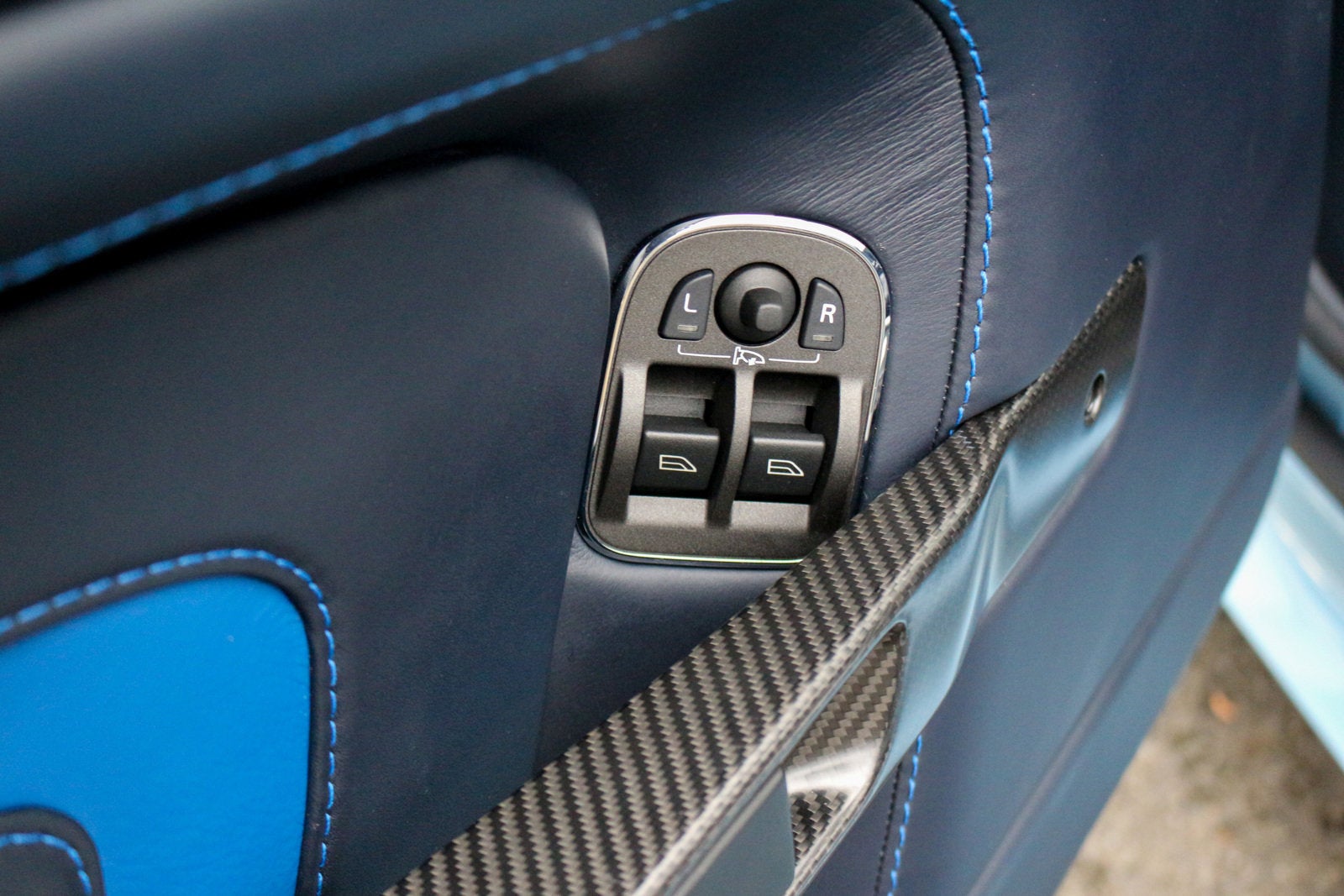 2017 Aston Martin V12 Vantage S Roadster