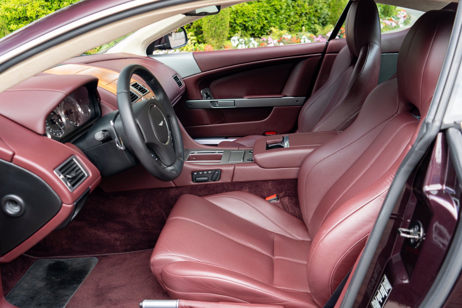 2011 Aston Martin DB9 Coupe