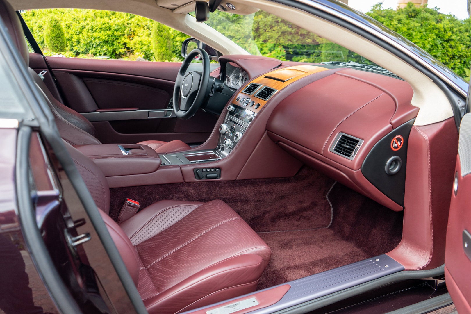 2011 Aston Martin DB9 Coupe