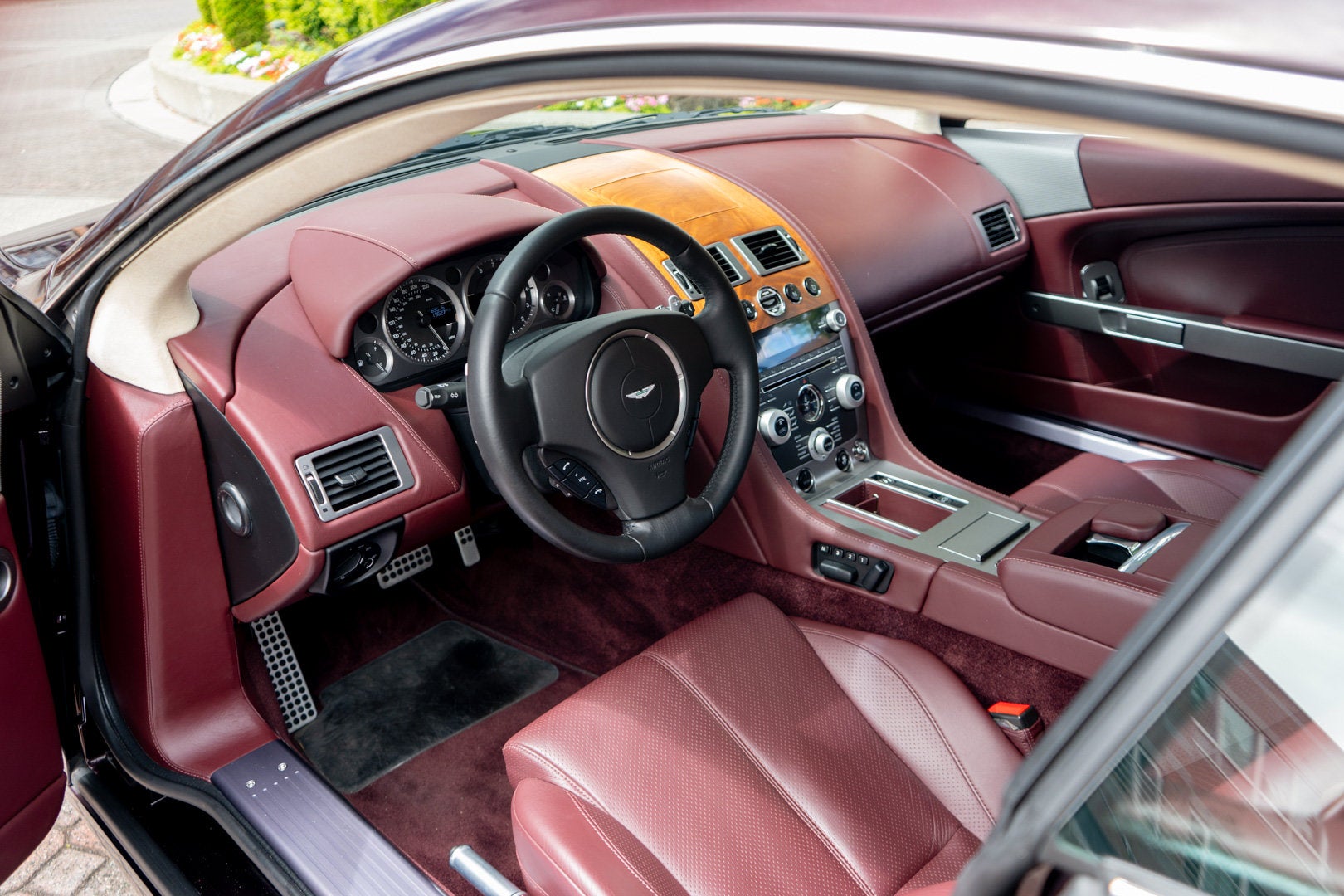 2011 Aston Martin DB9 Coupe
