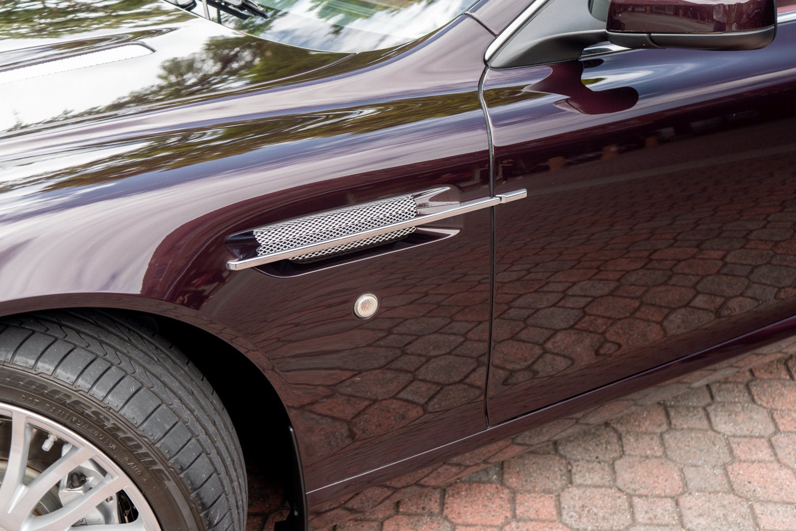 2011 Aston Martin DB9 Coupe