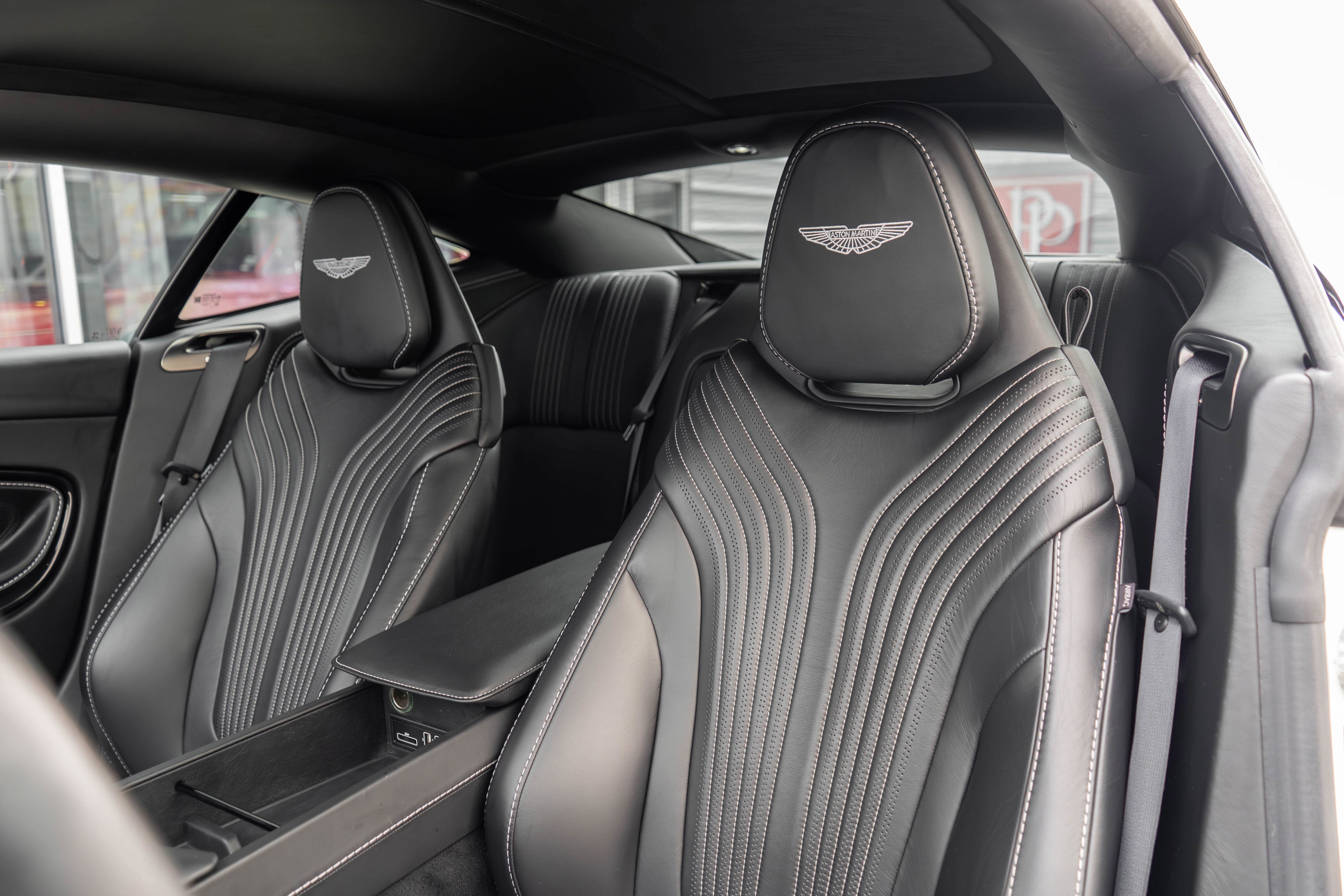 2021 Aston Martin DB11 V8