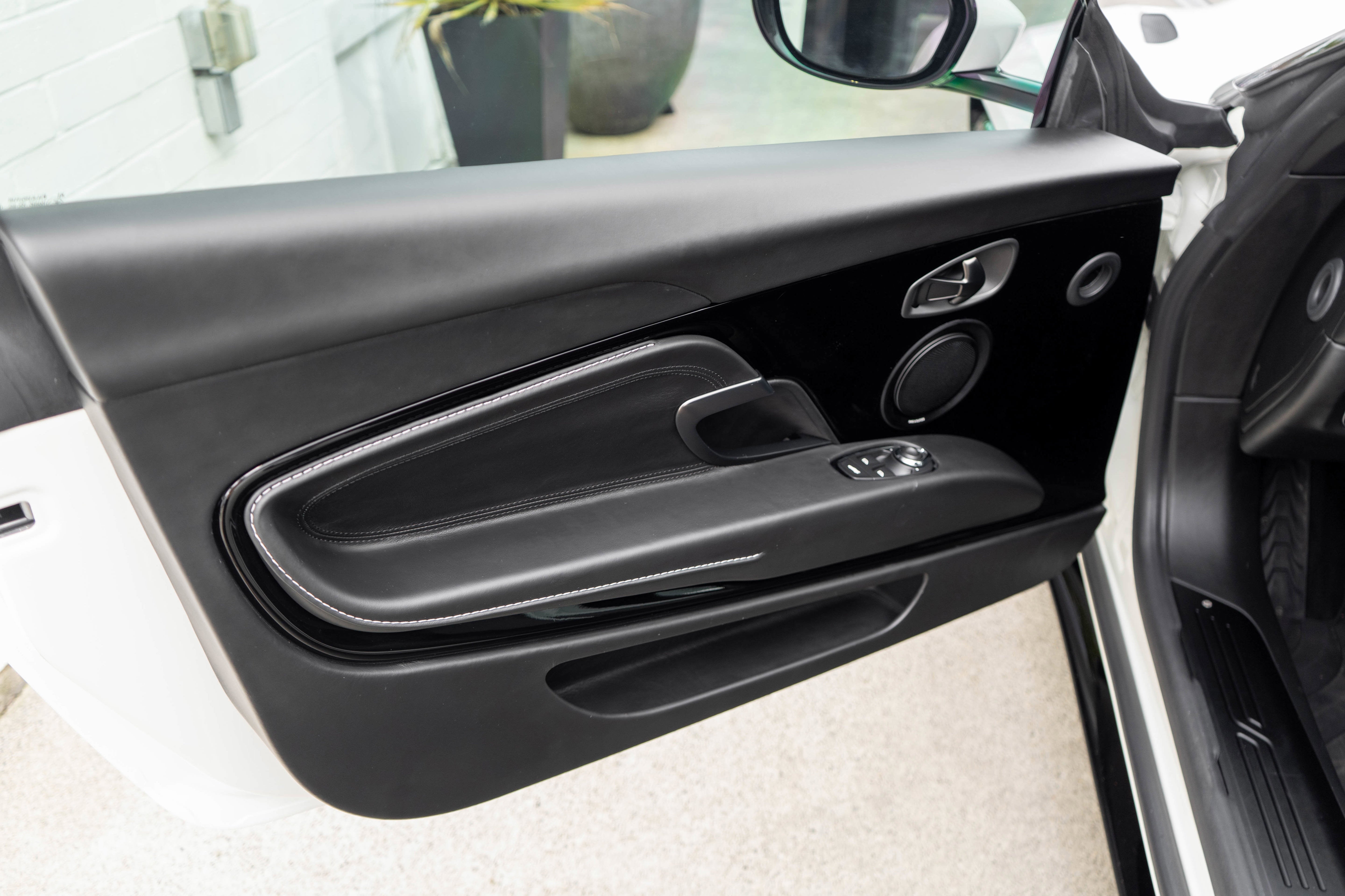 2021 Aston Martin DB11 V8