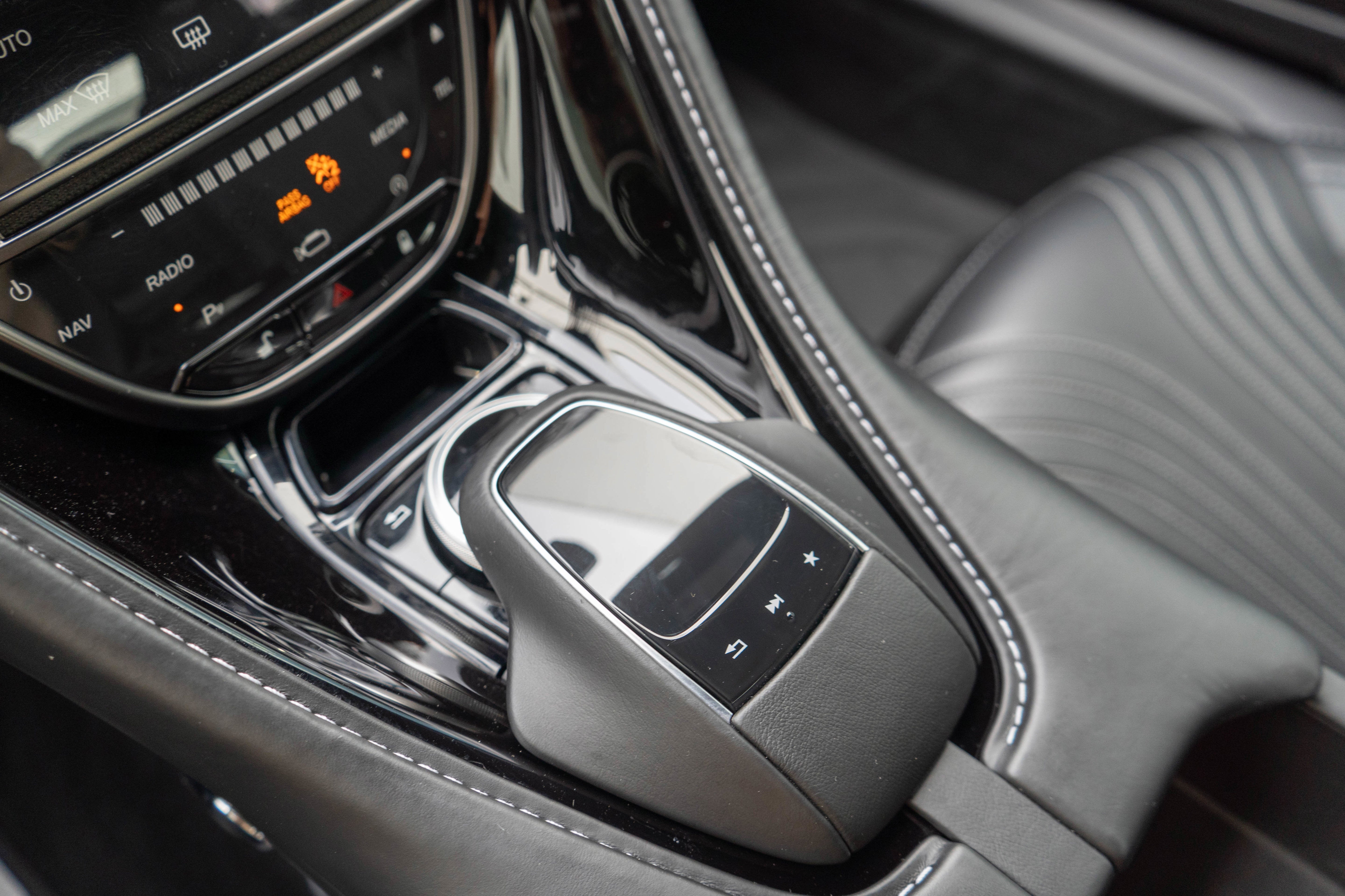 2021 Aston Martin DB11 V8