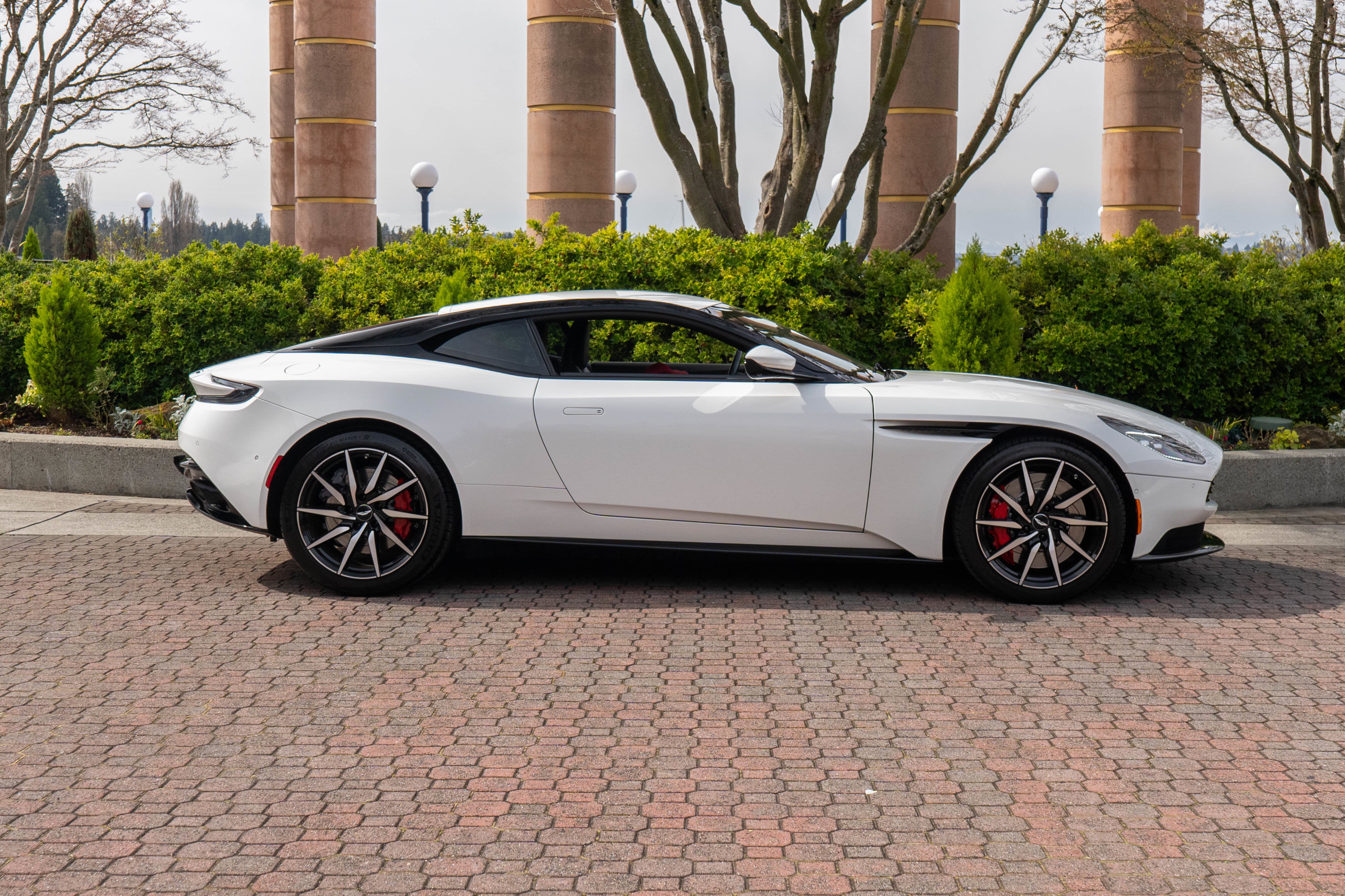 2021 Aston Martin DB11 V8