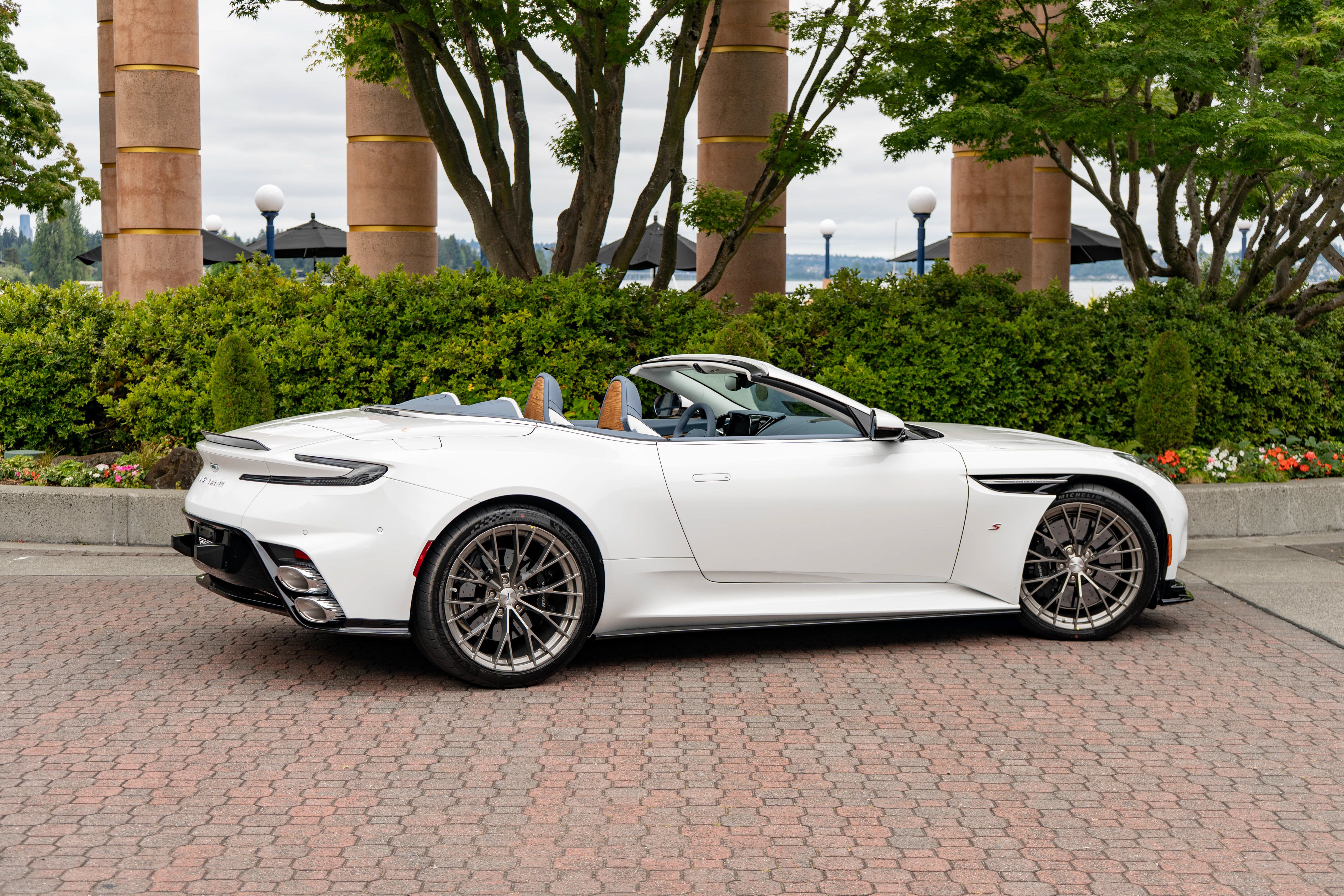 2026 Aston Martin DB12 S Volante Volante