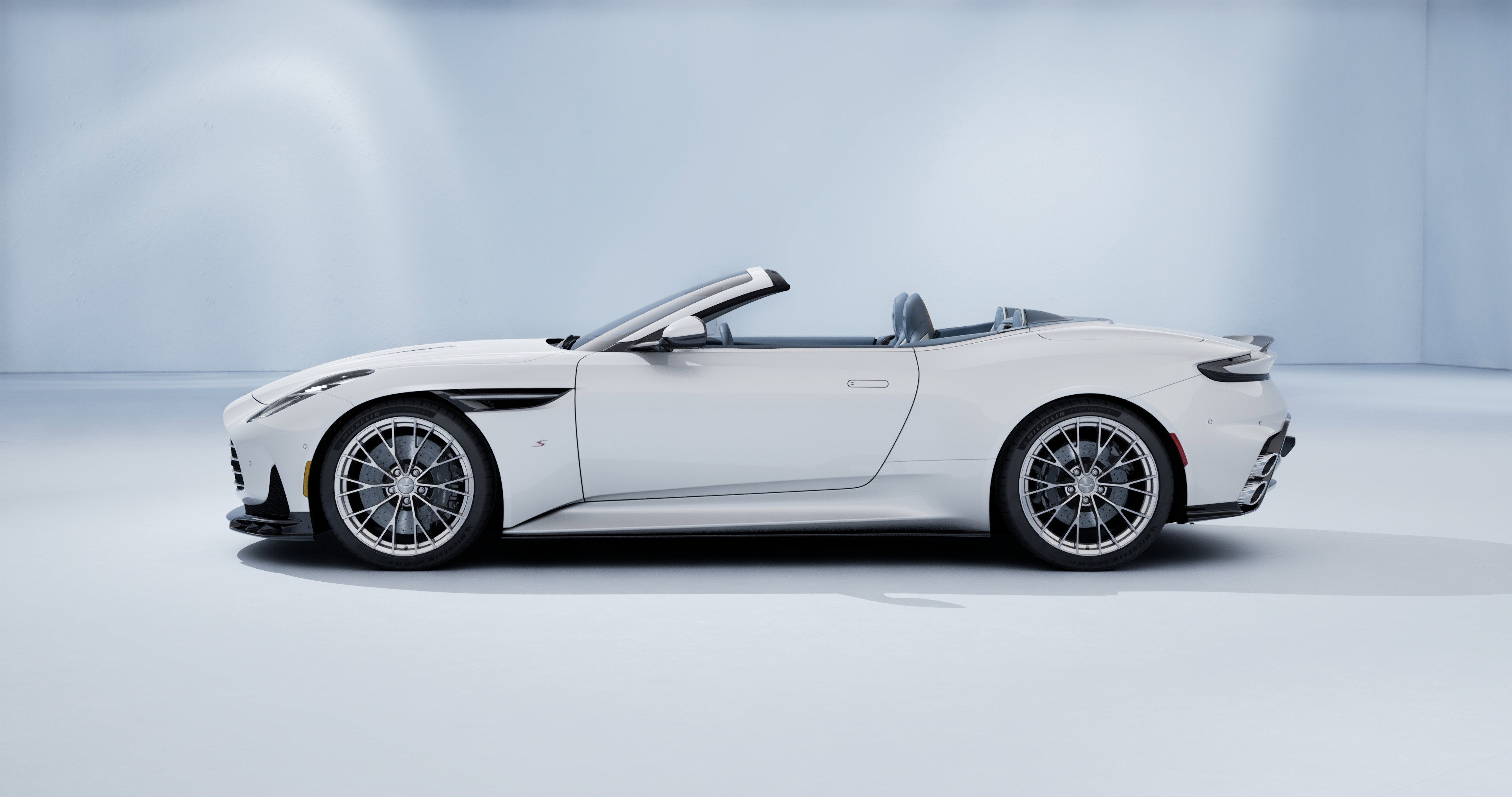 2026 Aston Martin DB12 S Volante Volante