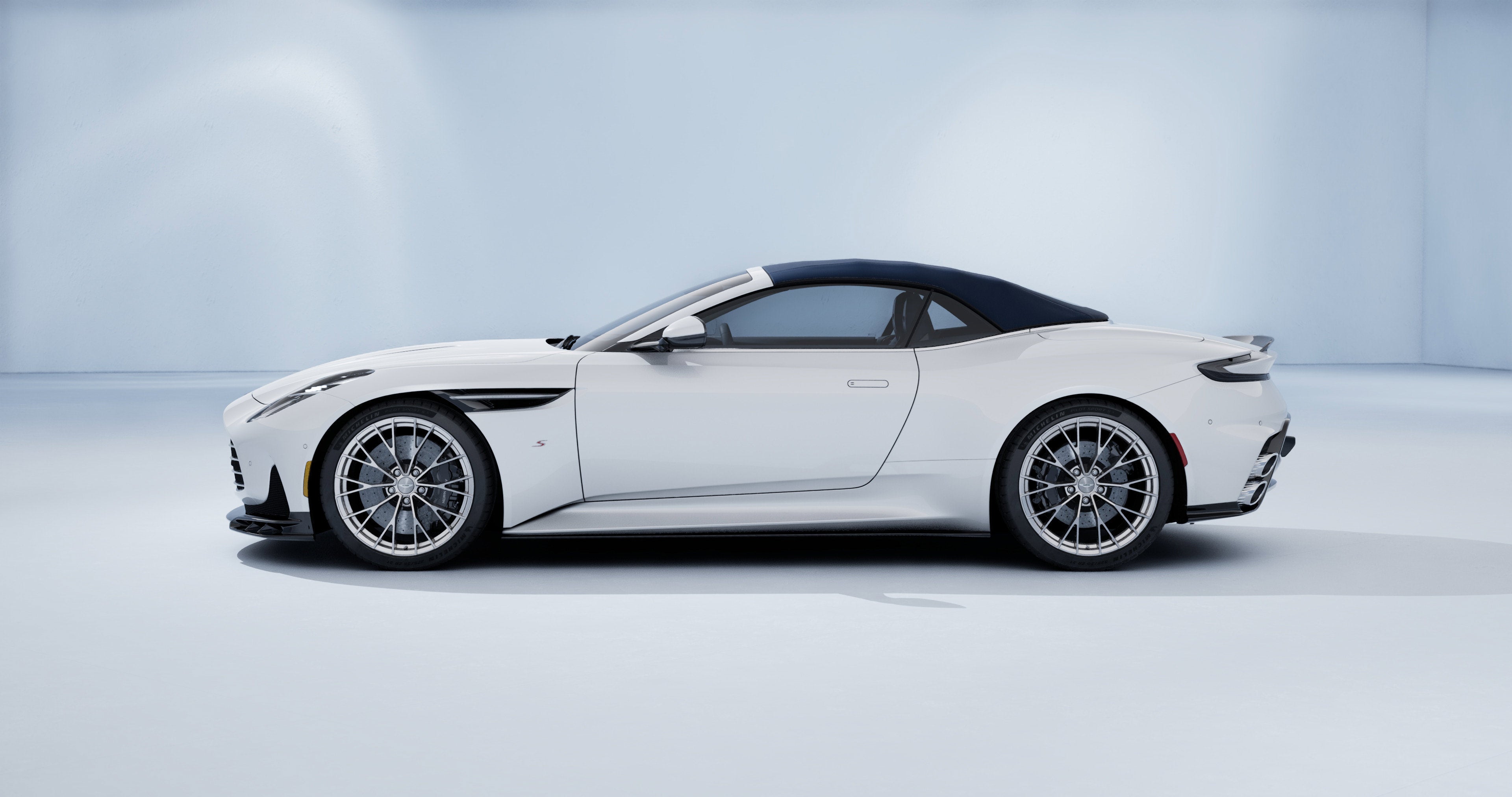 2026 Aston Martin DB12 S Volante Volante