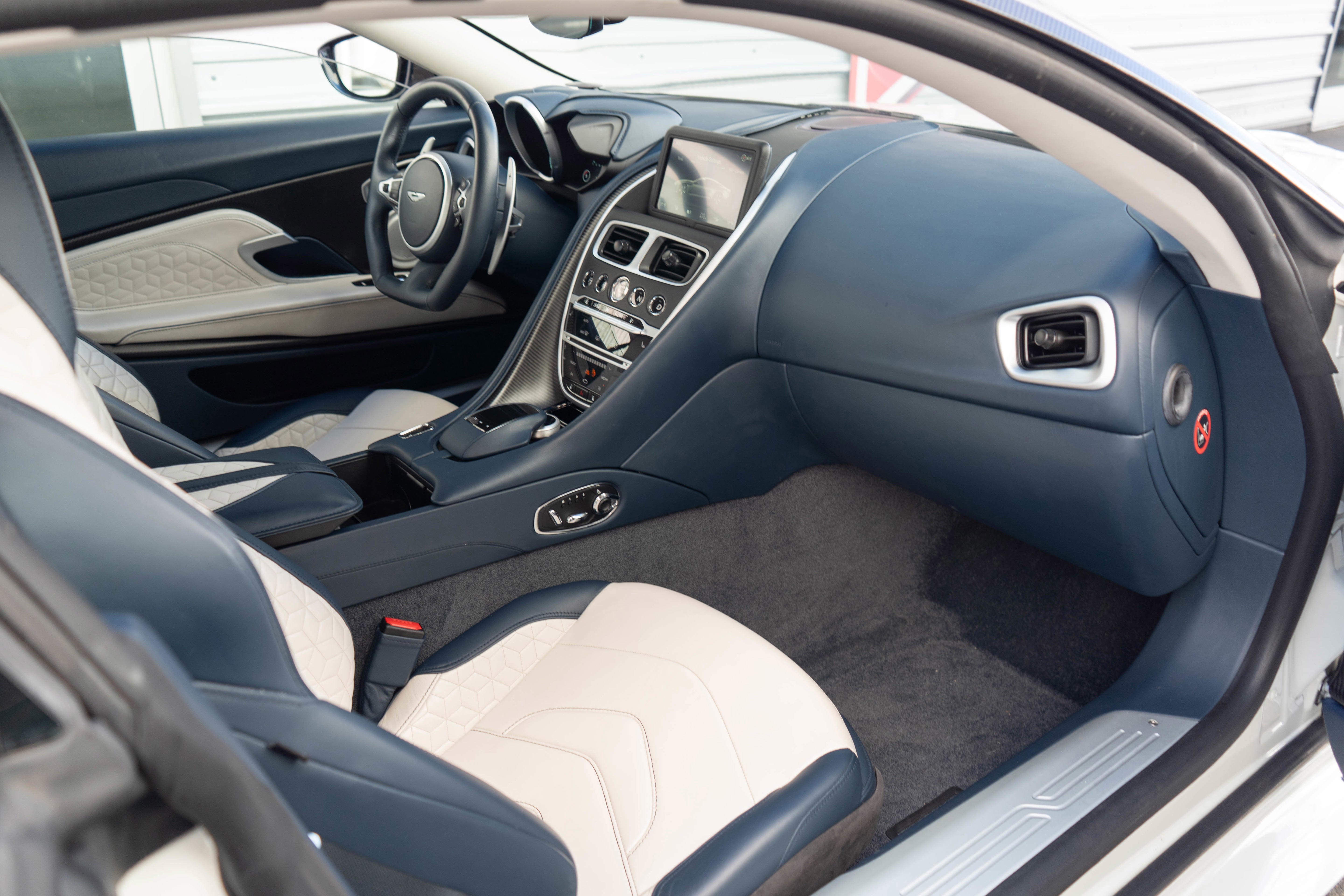 2019 Aston Martin DBS Superleggera