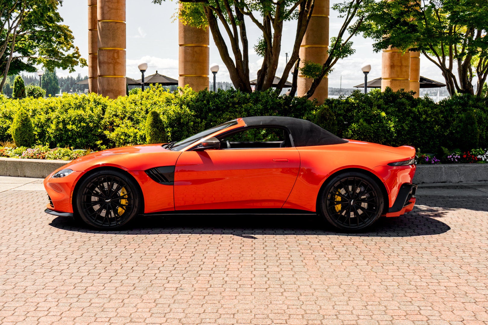 2023 Aston Martin Vantage Roadster