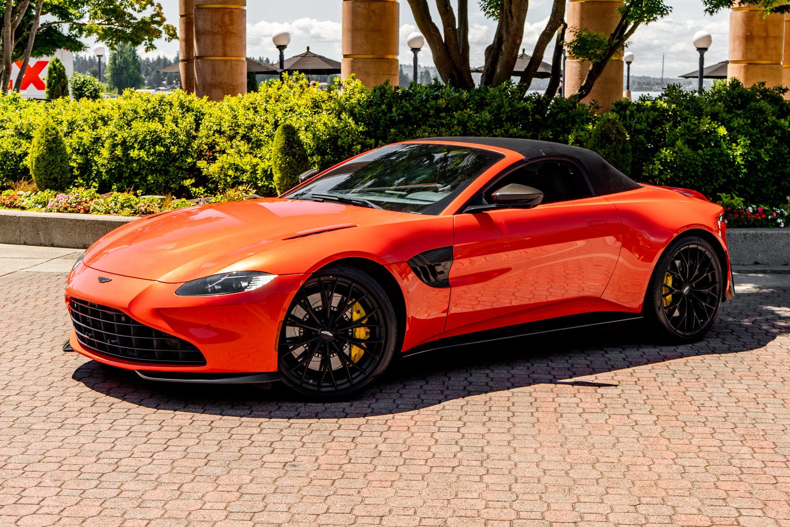 2023 Aston Martin Vantage Roadster