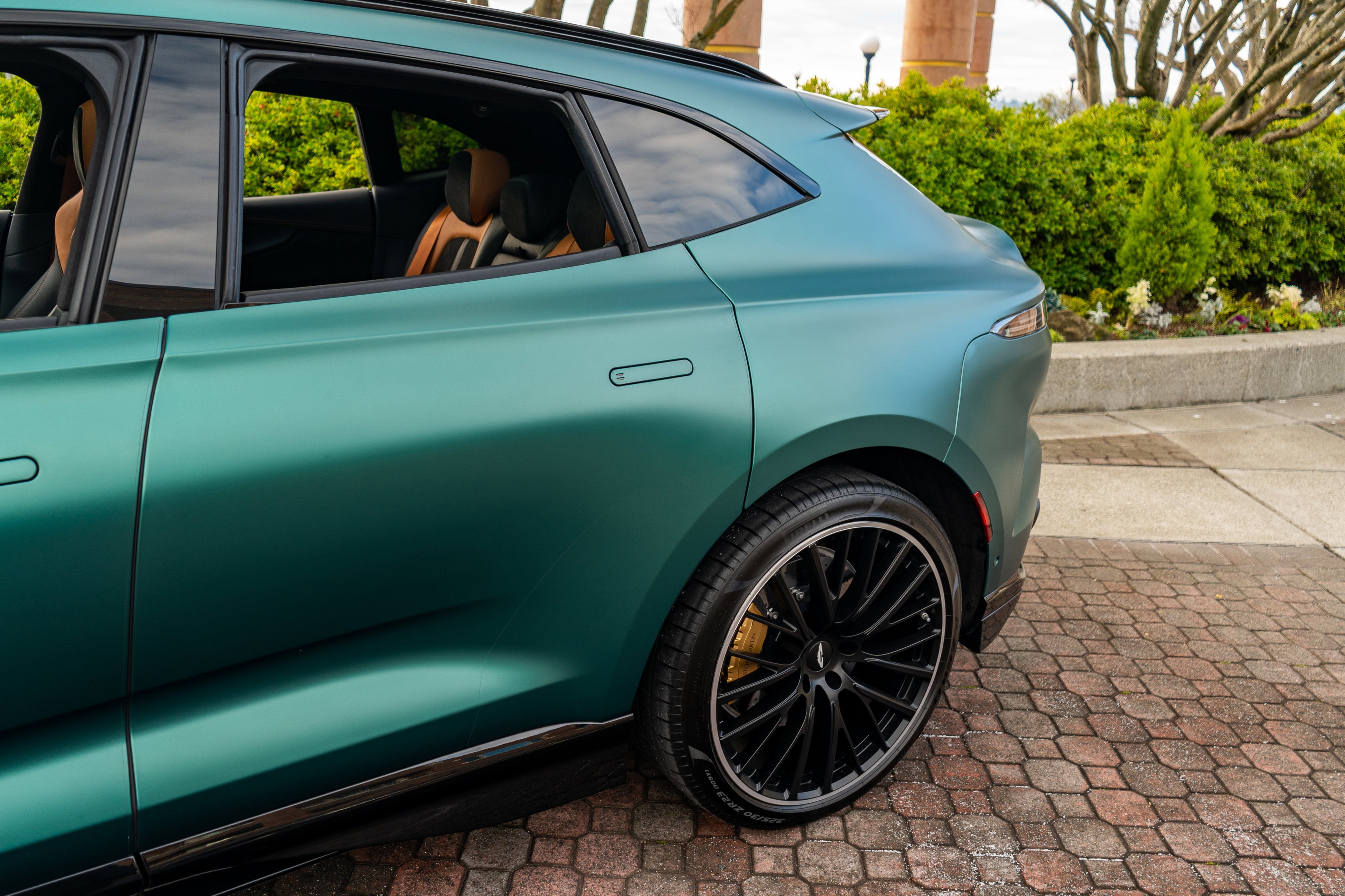 2023 Aston Martin DBX 707