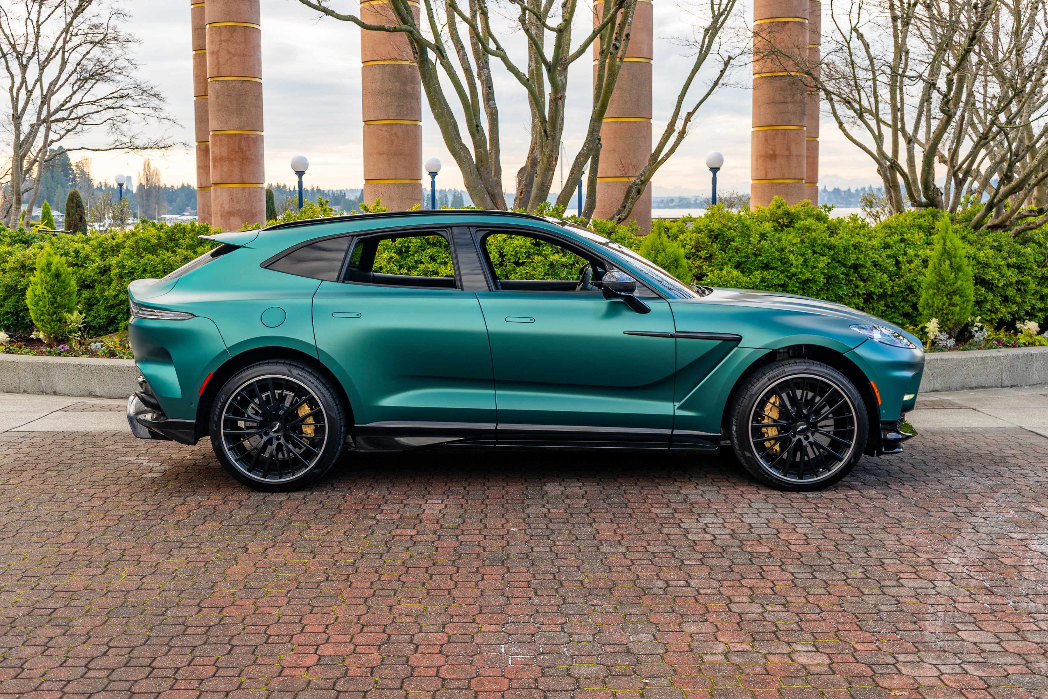2023 Aston Martin DBX 707