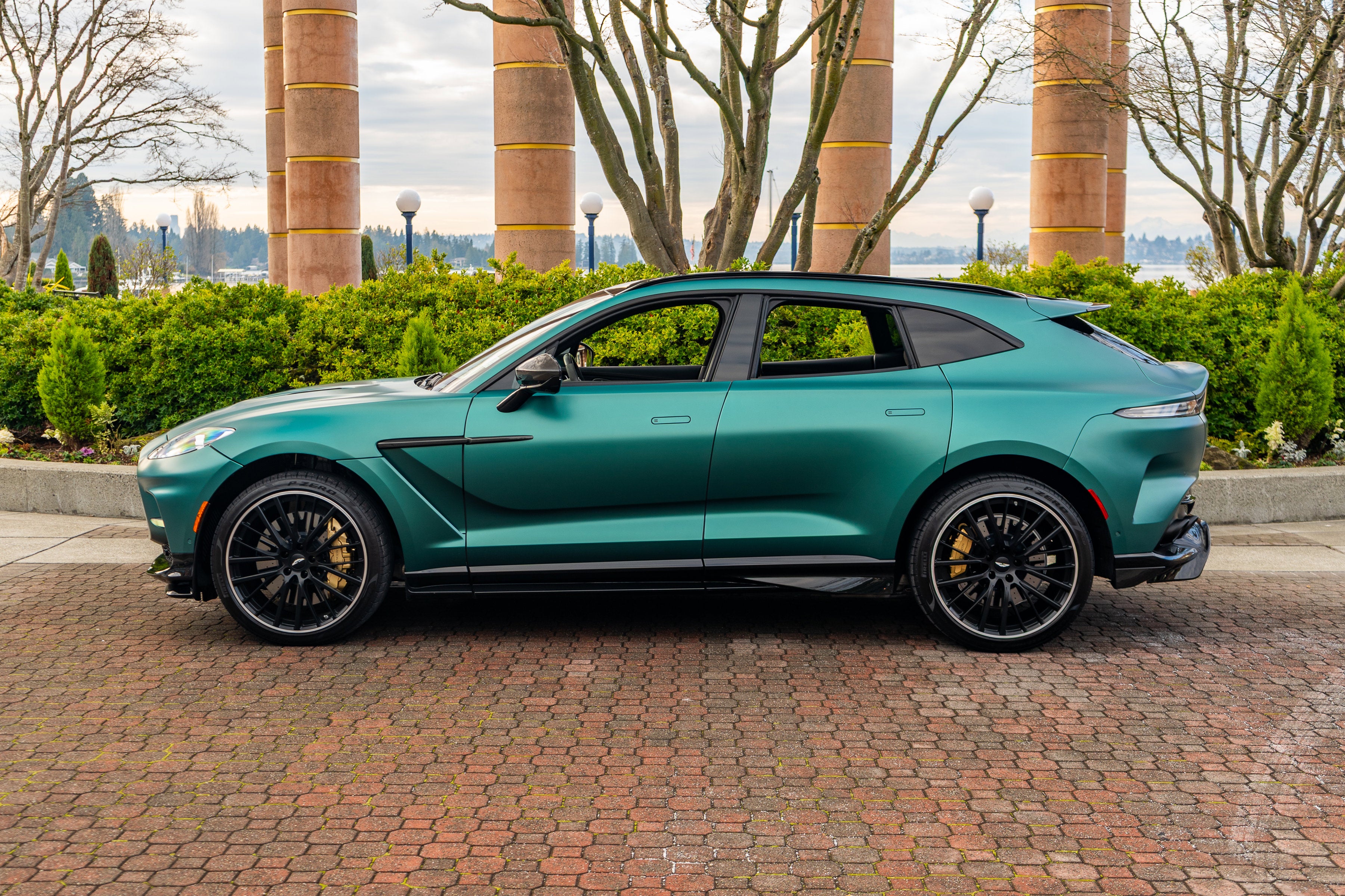 2023 Aston Martin DBX 707