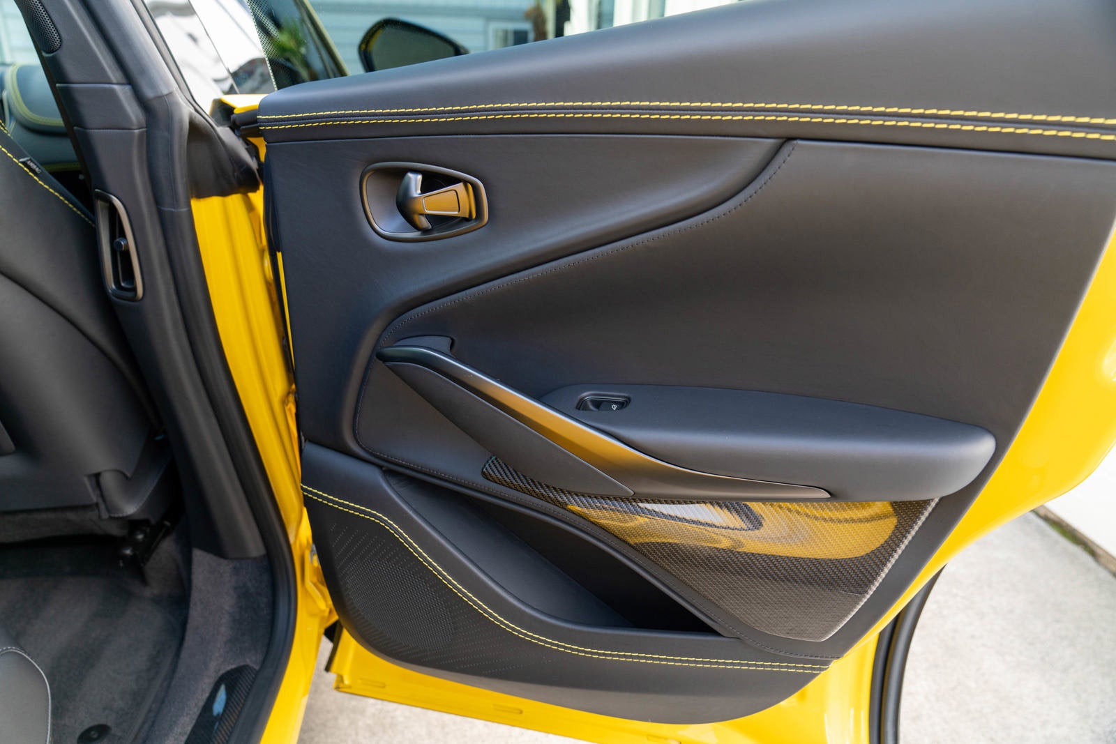 2023 Aston Martin DBX 707