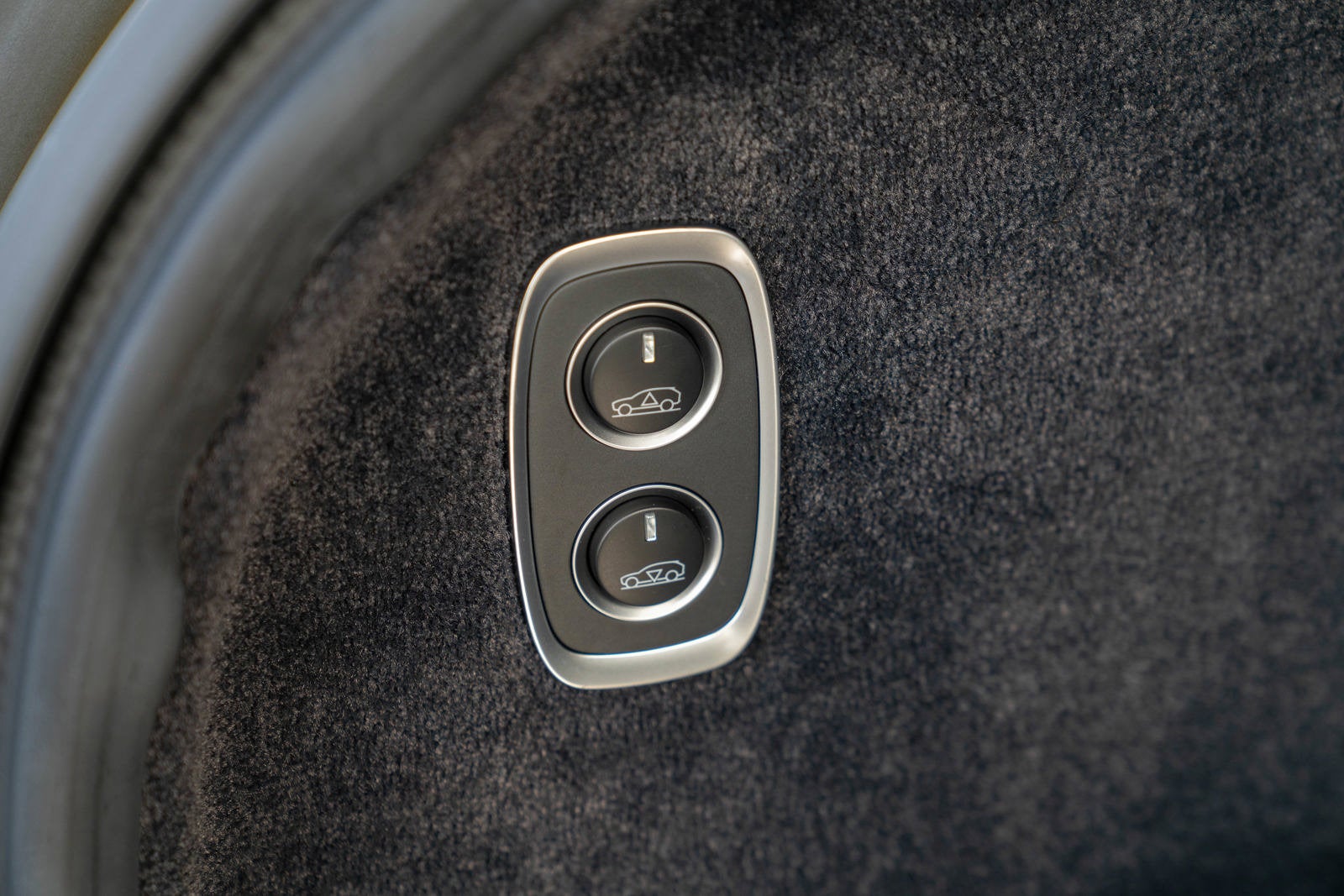 2023 Aston Martin DBX 707