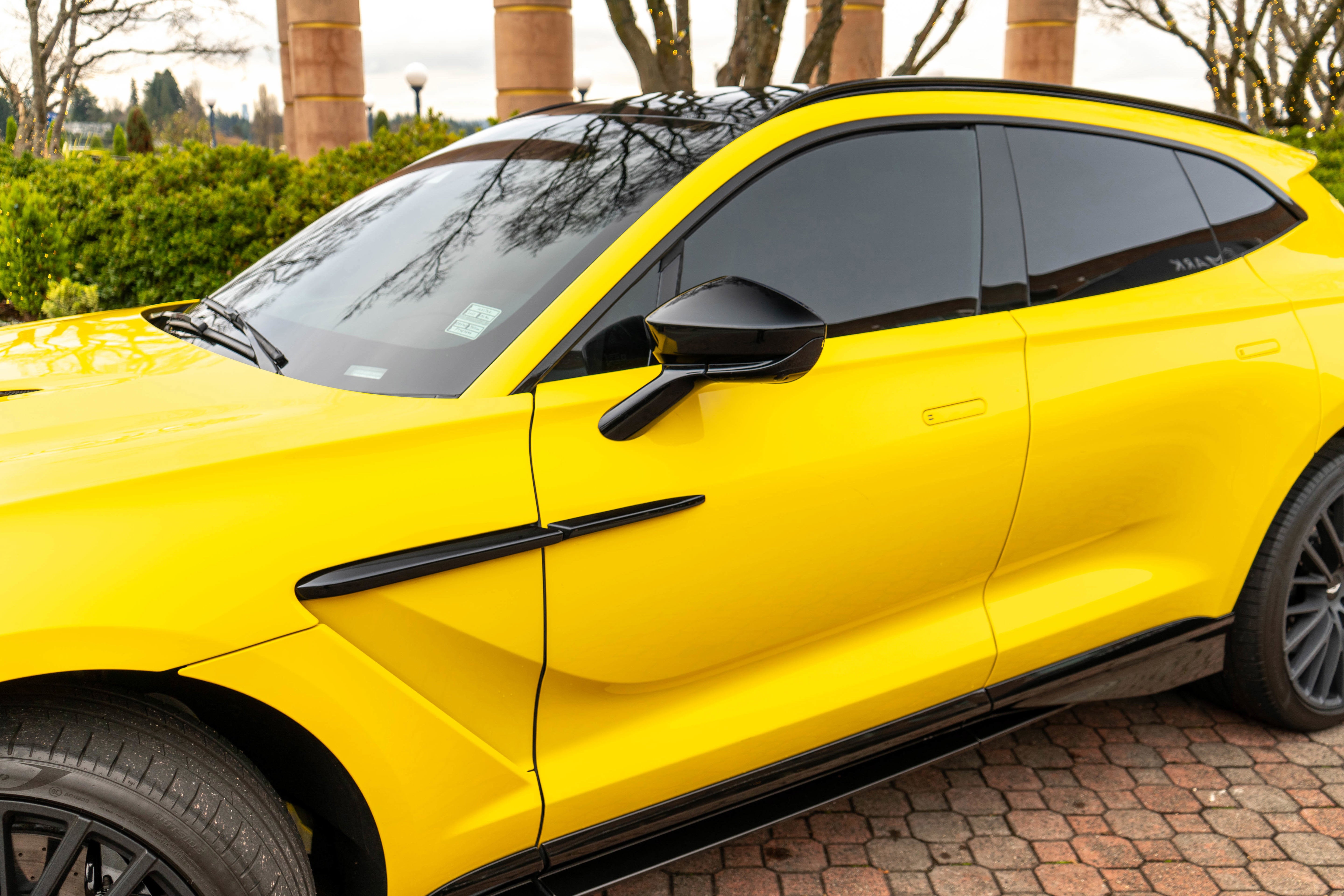 2023 Aston Martin DBX 707