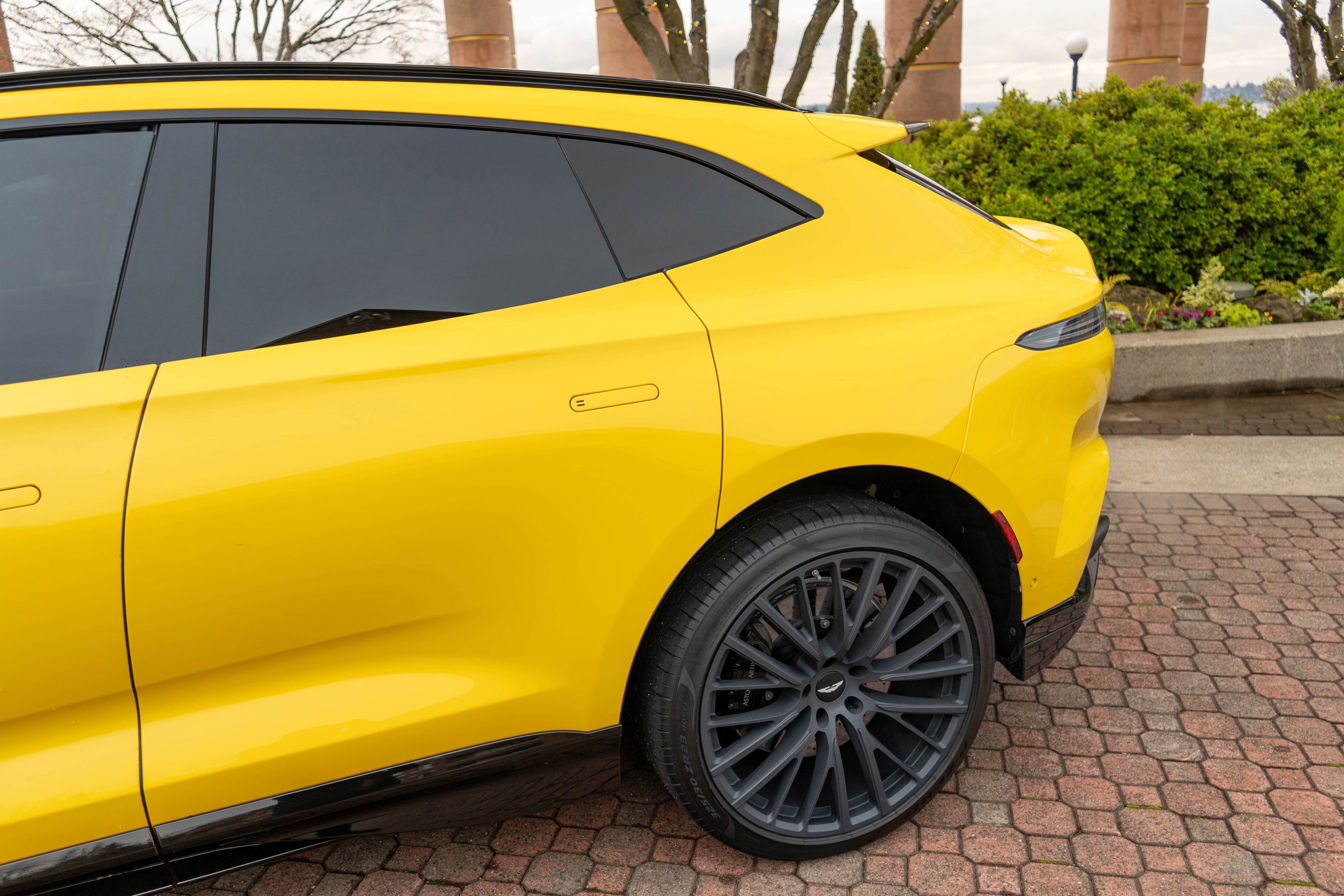 2023 Aston Martin DBX 707
