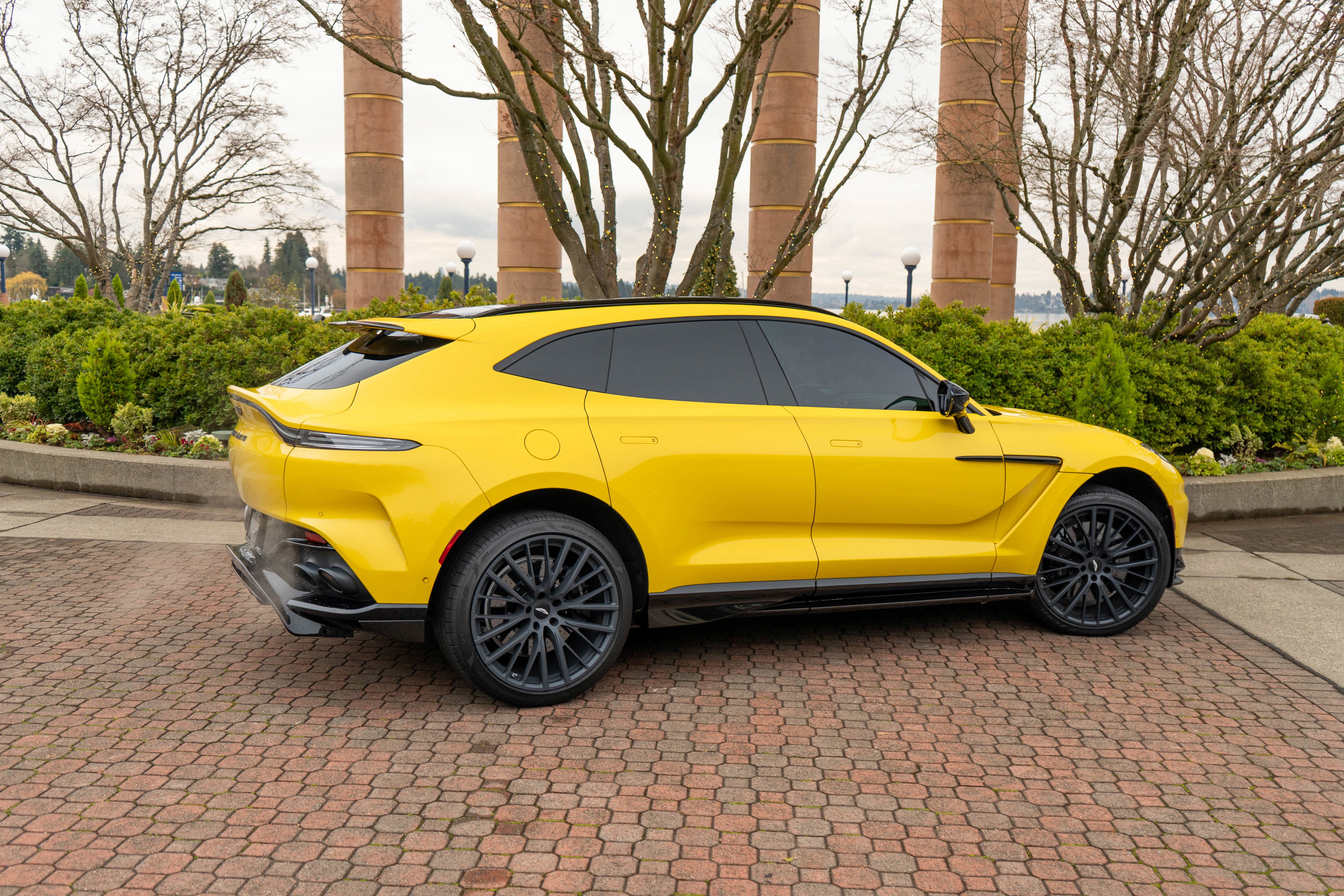 2023 Aston Martin DBX 707