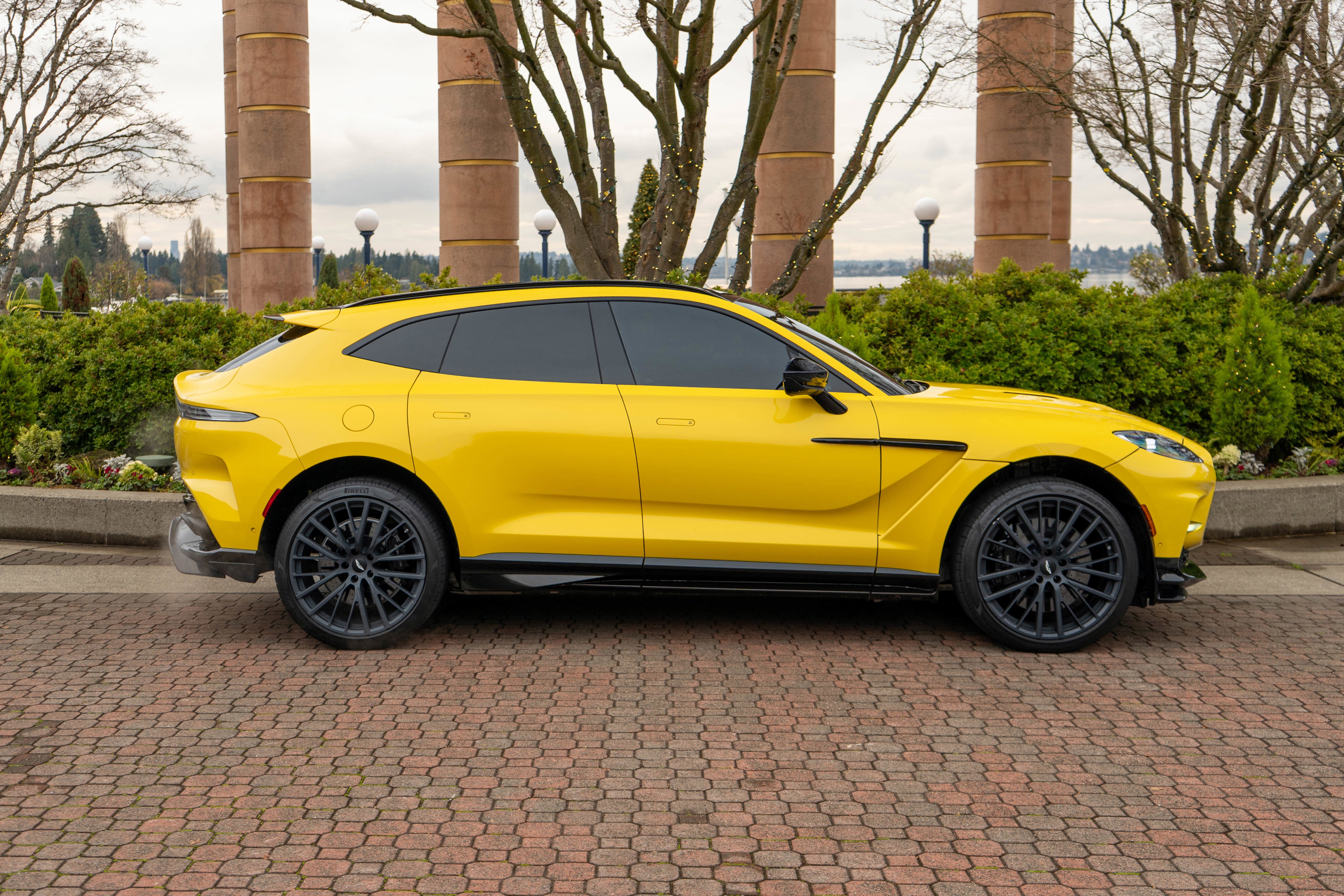 2023 Aston Martin DBX 707