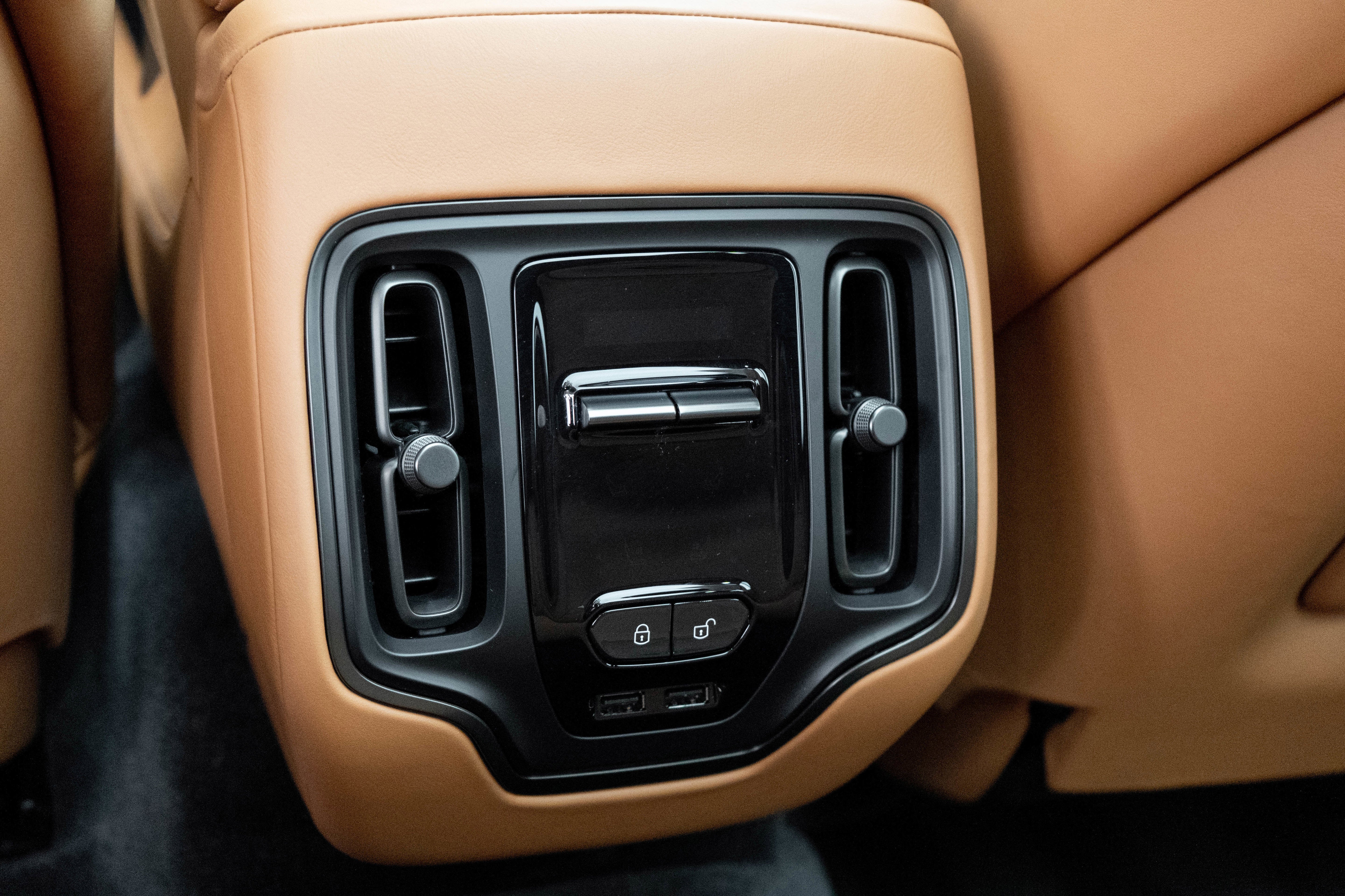 2024 Aston Martin DBX 707