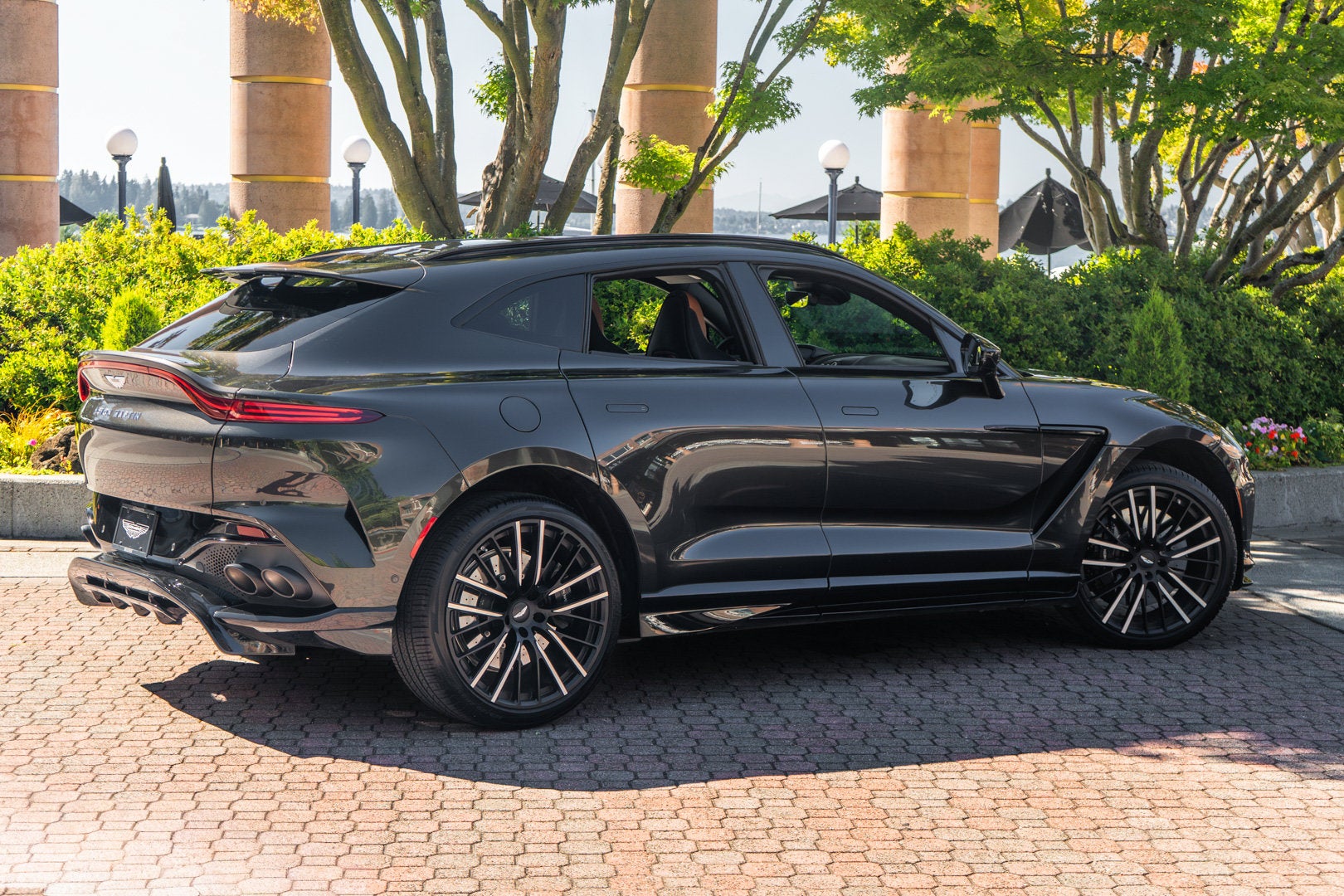 2023 Aston Martin DBX 707