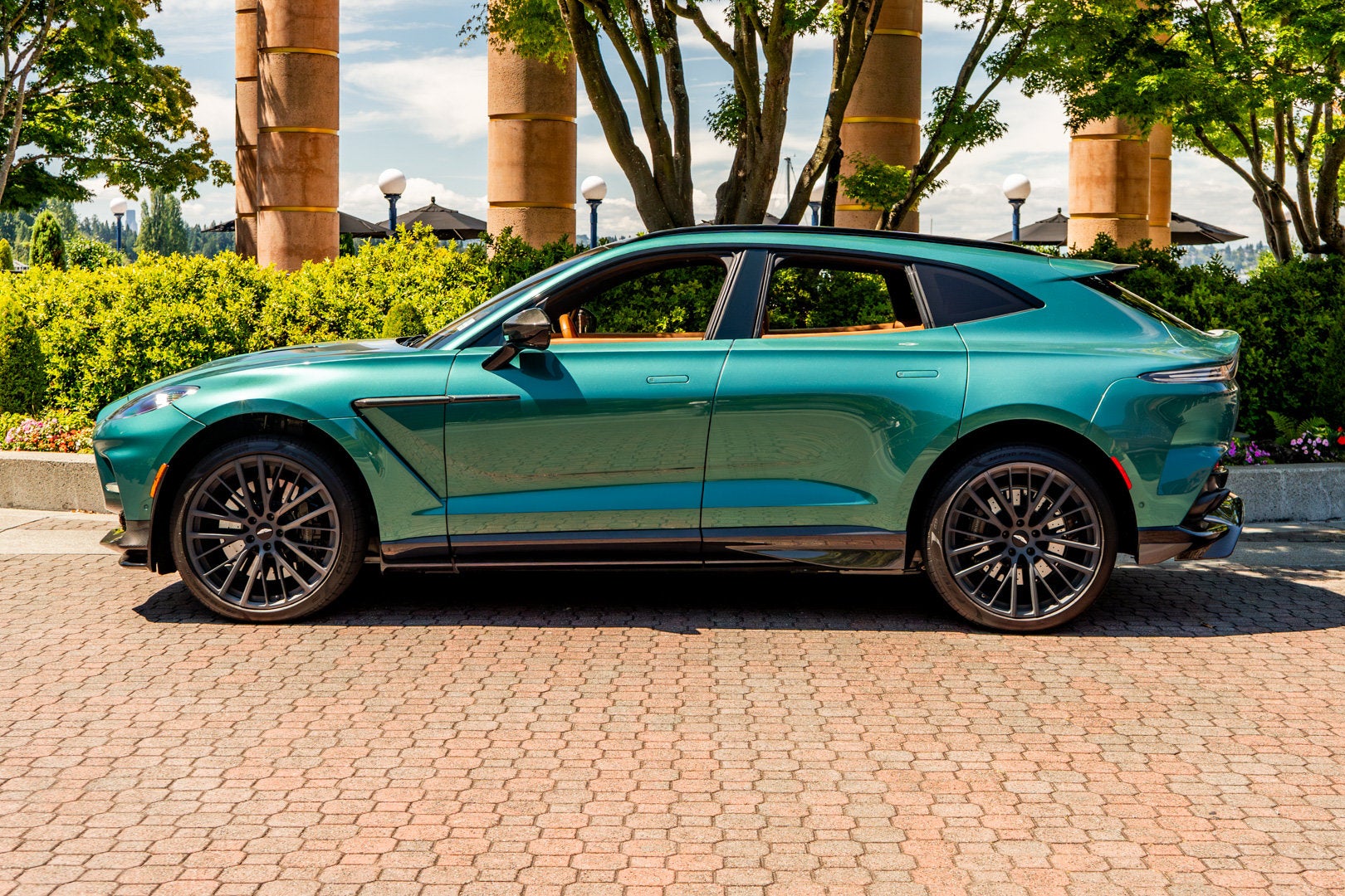 2023 Aston Martin DBX 707