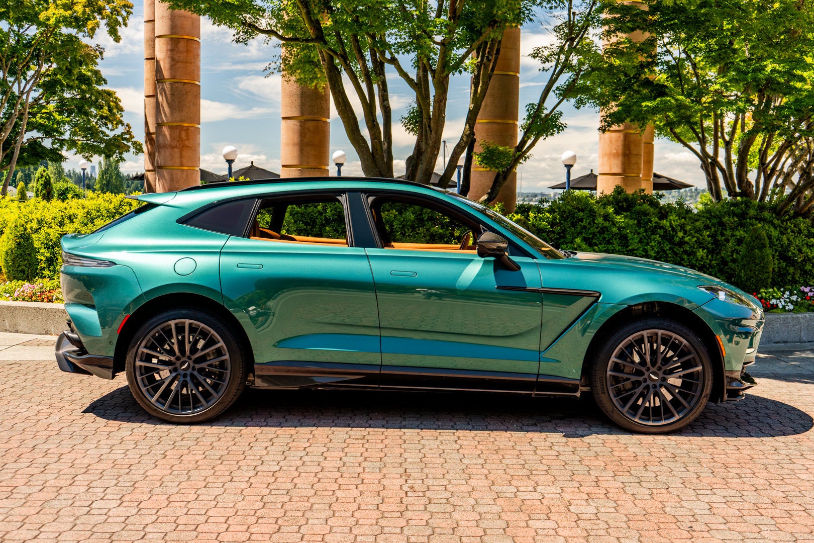2023 Aston Martin DBX 707