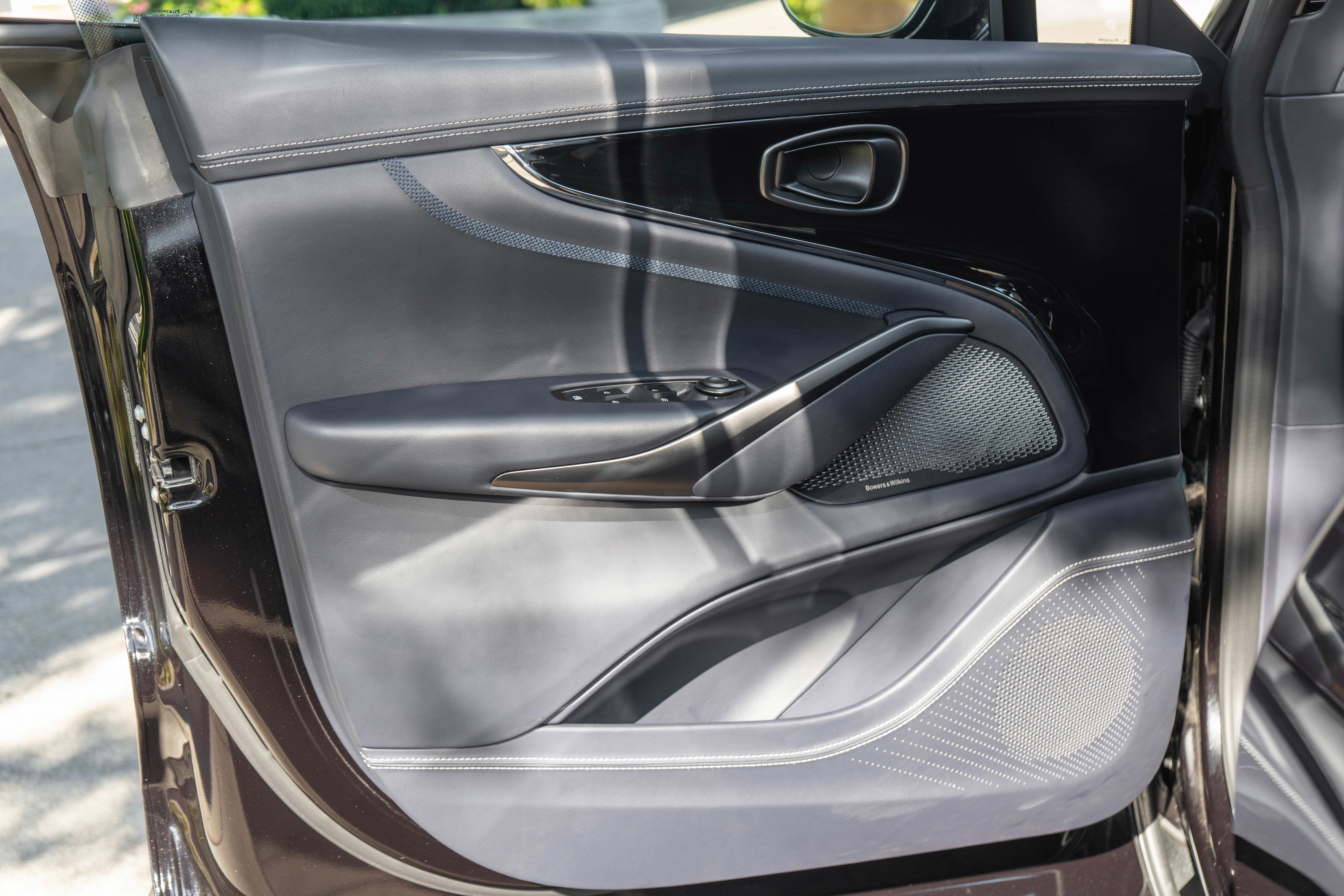 2025 Aston Martin DBX 707