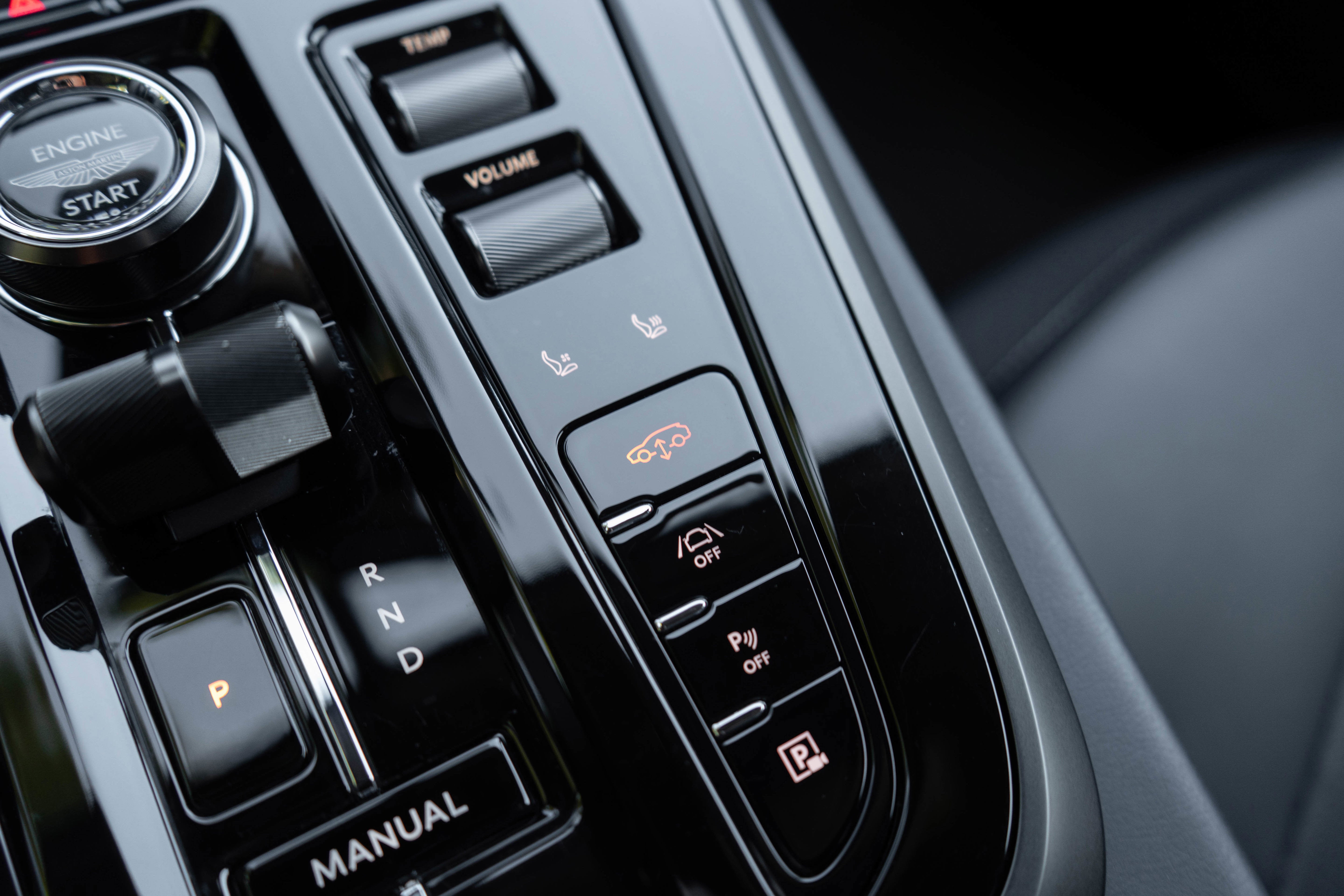 2025 Aston Martin DBX 707