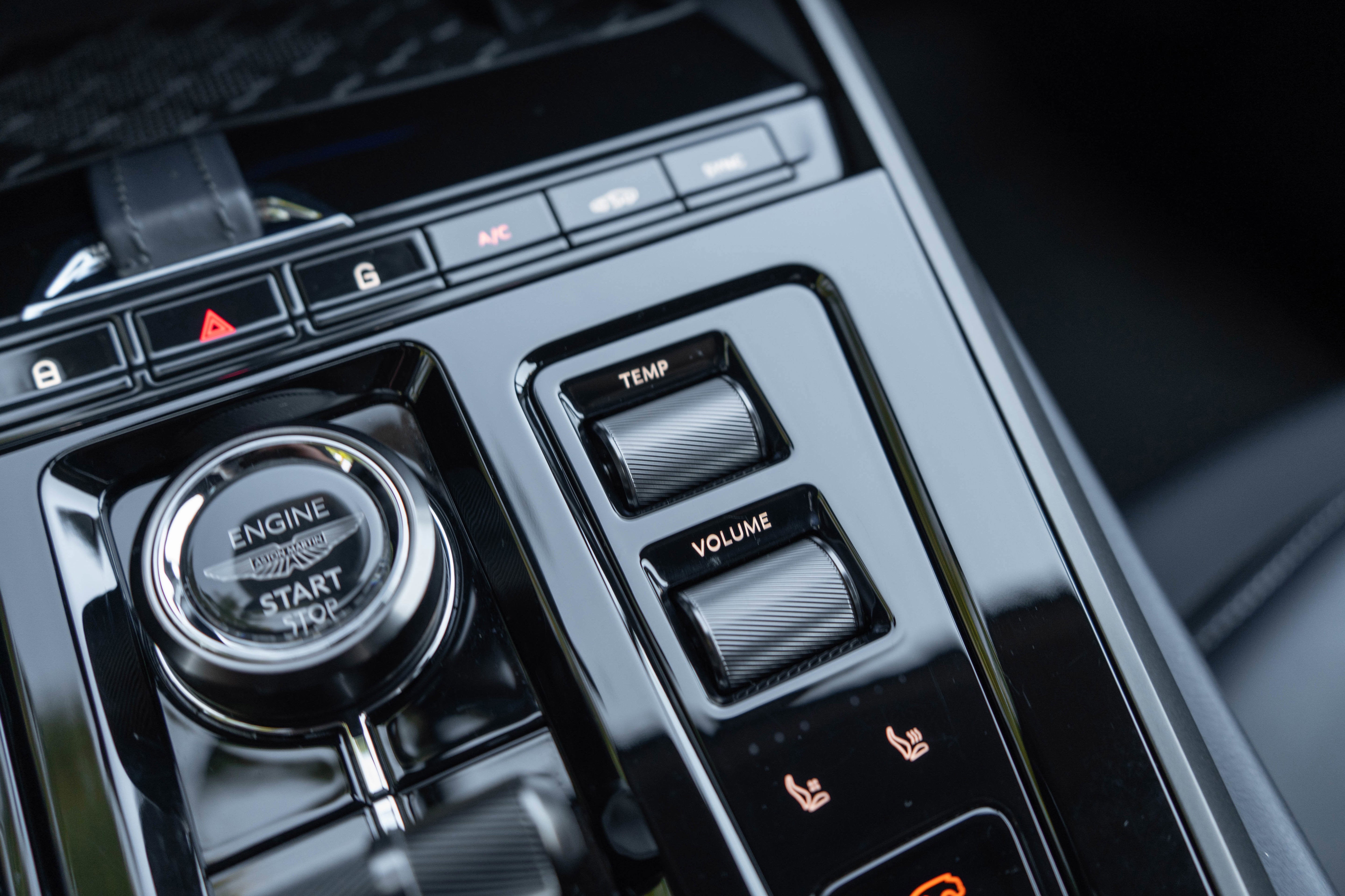 2025 Aston Martin DBX 707