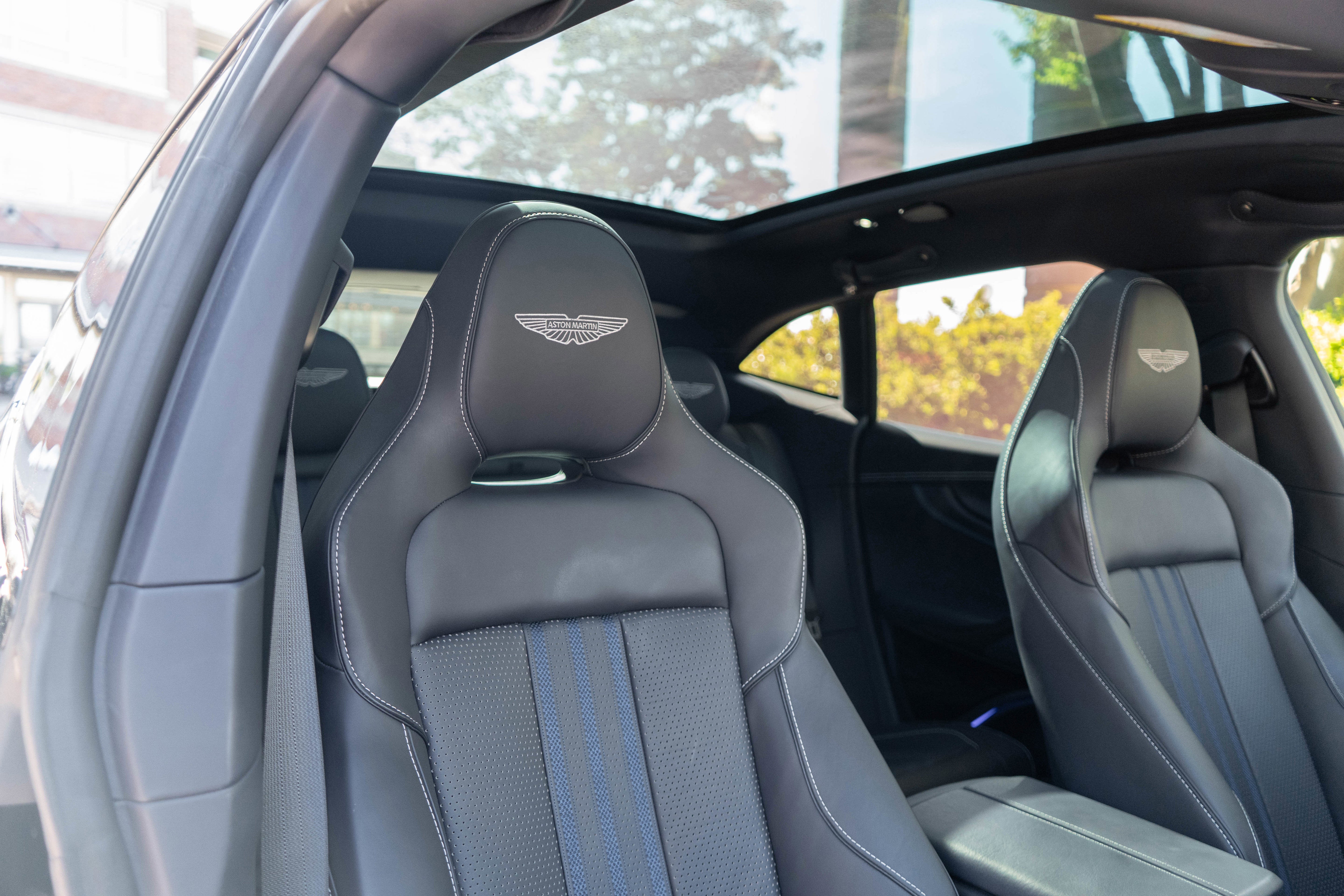 2025 Aston Martin DBX 707