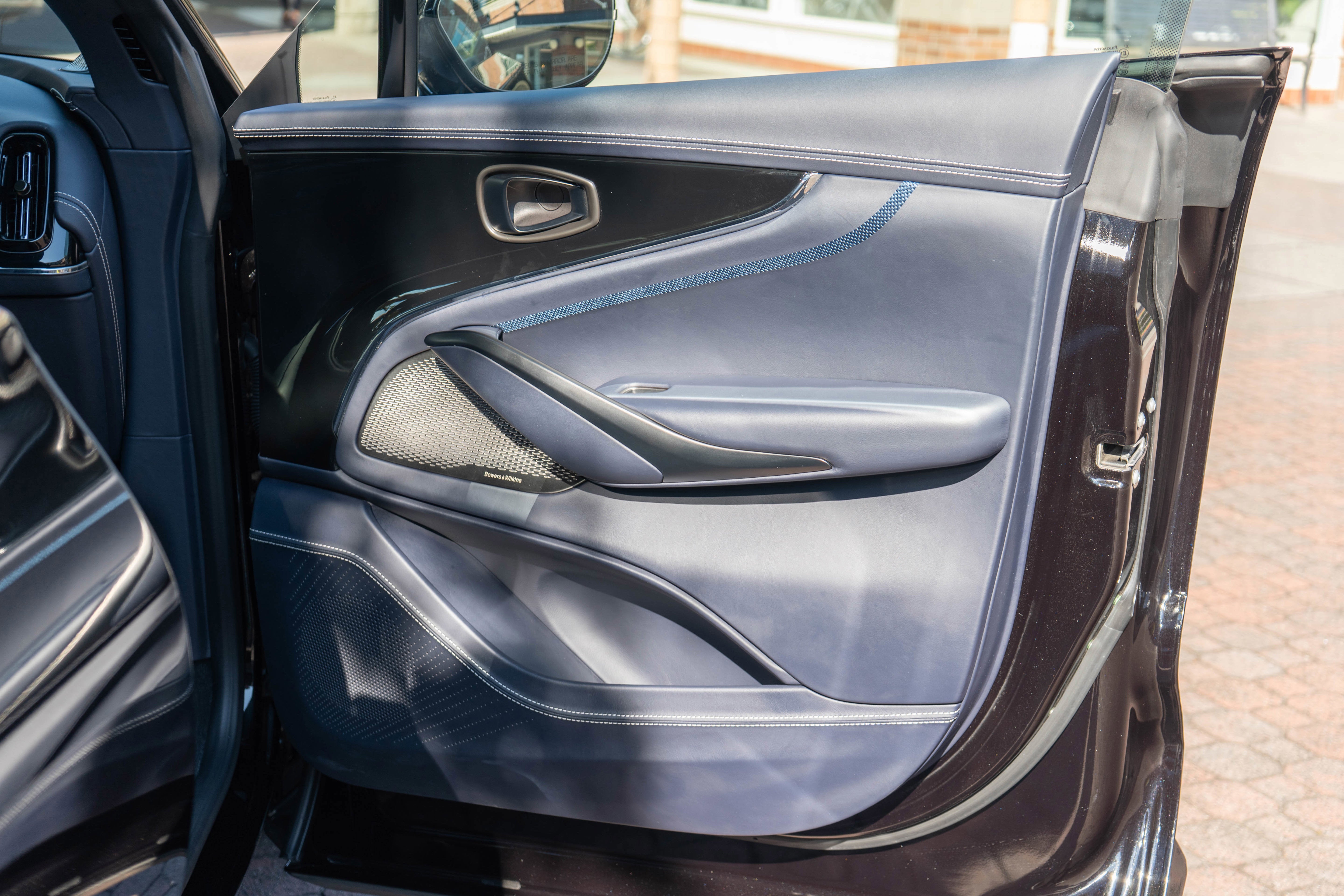 2025 Aston Martin DBX 707